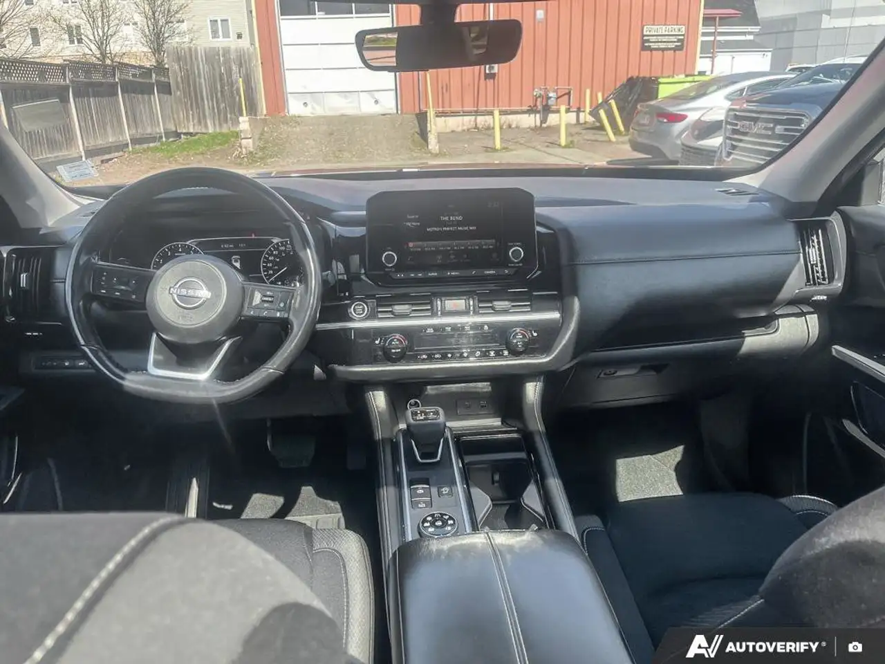 Nissan Pathfinder снимка Nissan Pathfinder