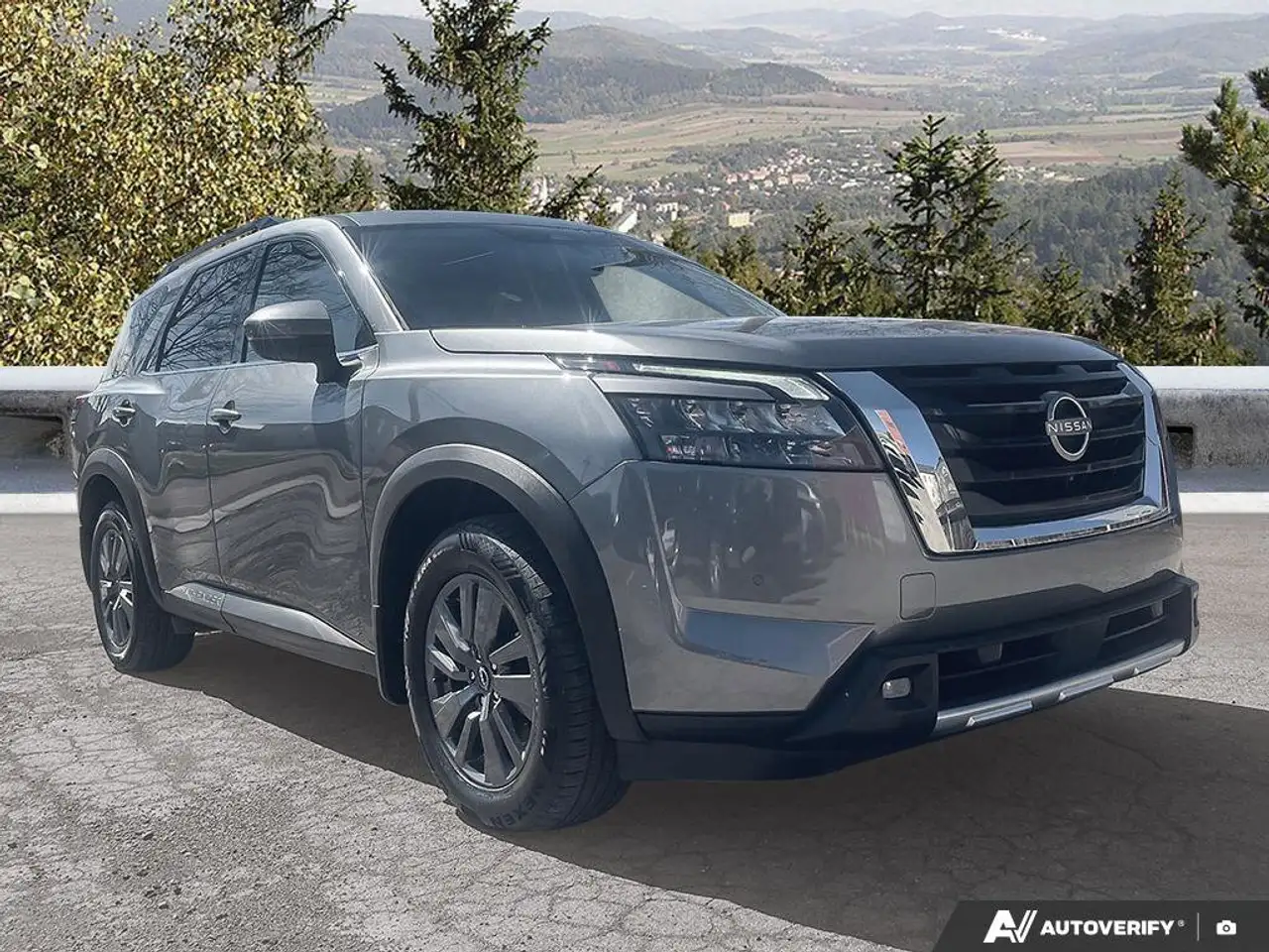 Nissan Pathfinder снимка Nissan Pathfinder