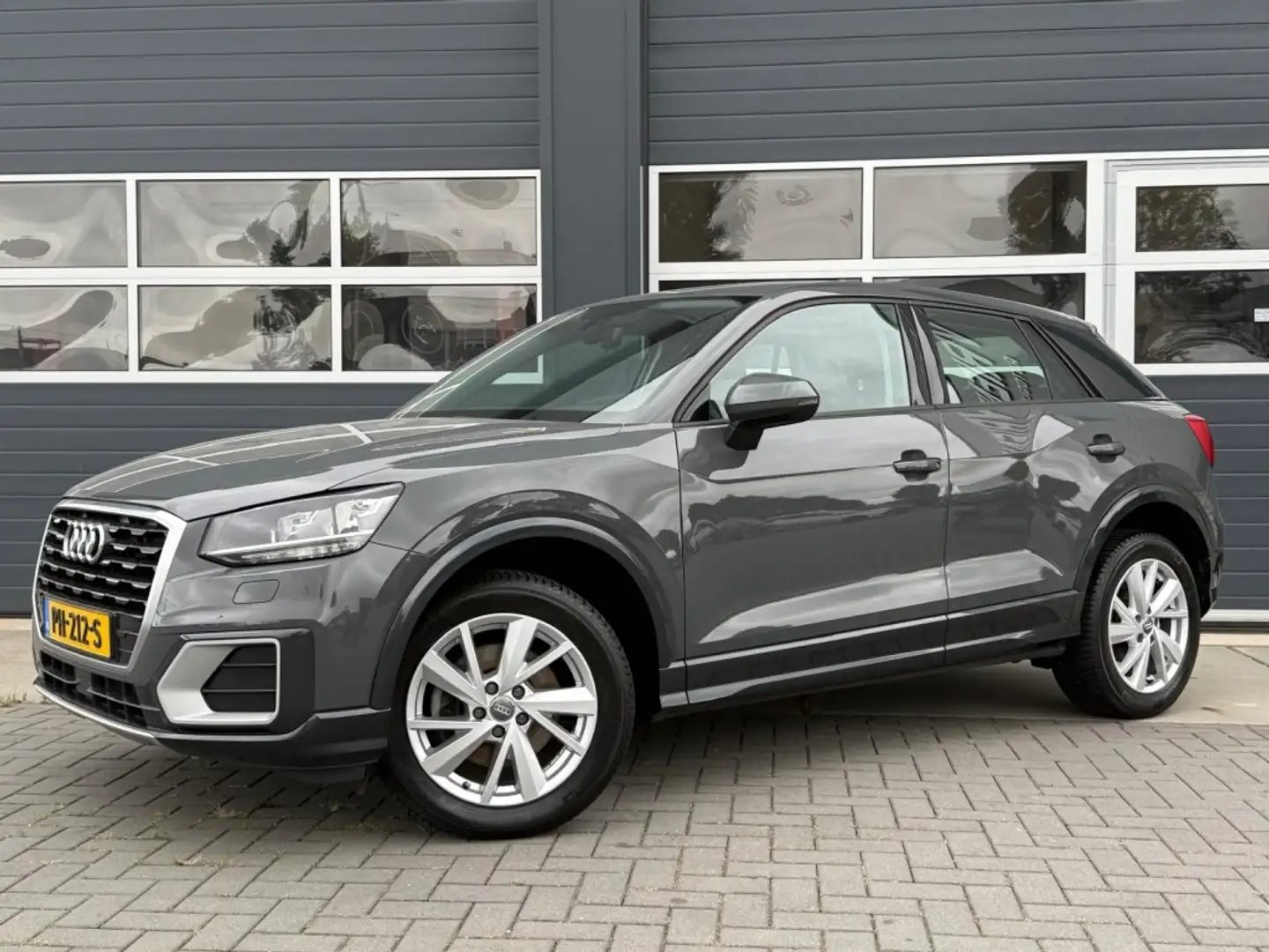 Audi Q2 1.4 TFSI N.A.P Automaat!! Grijs - 1