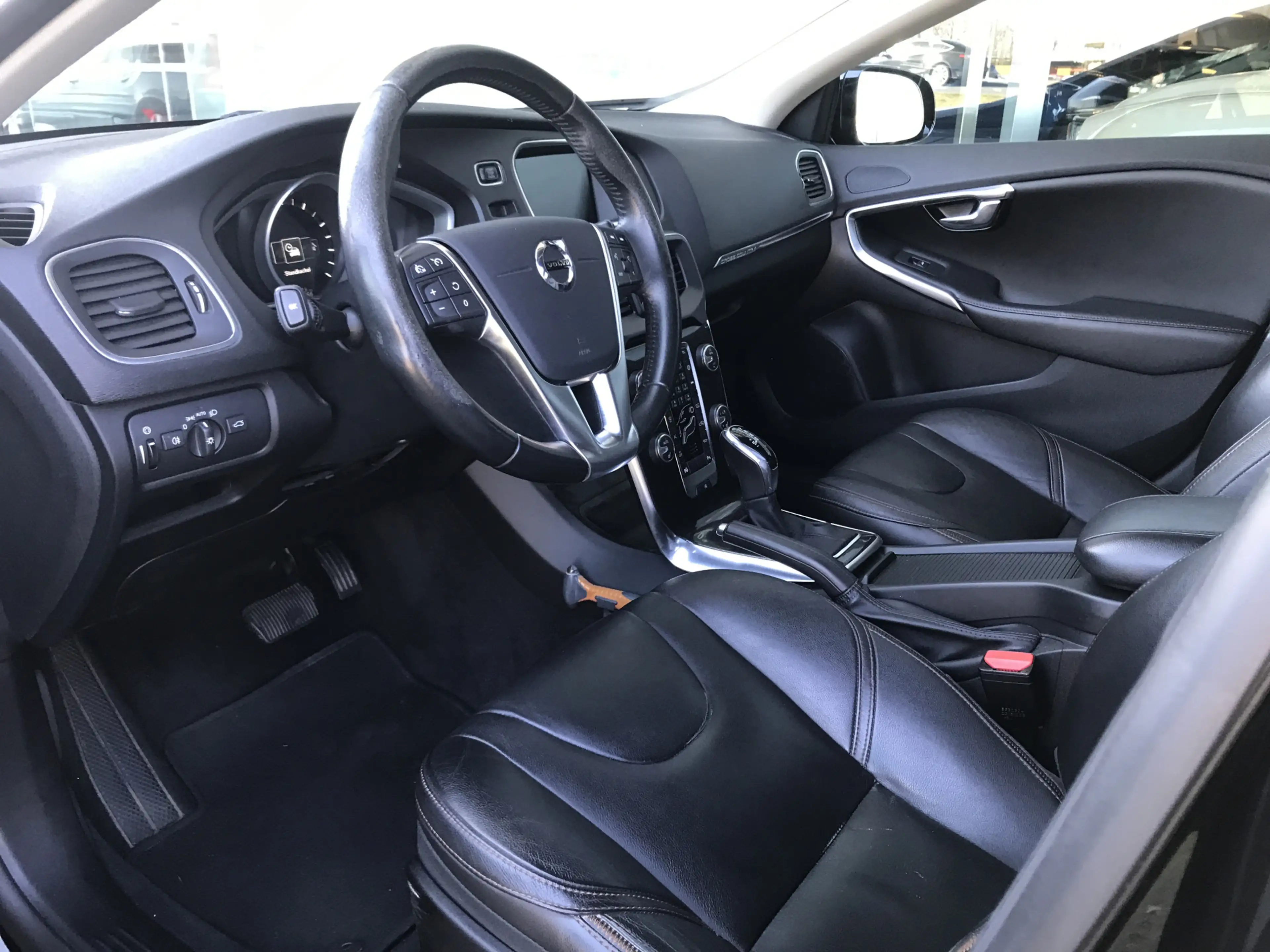 Volvo V40 Cross Country 1.5 T3 Polar+ Luxury Automaat | Rijklaar incl 12 m — photo 6
