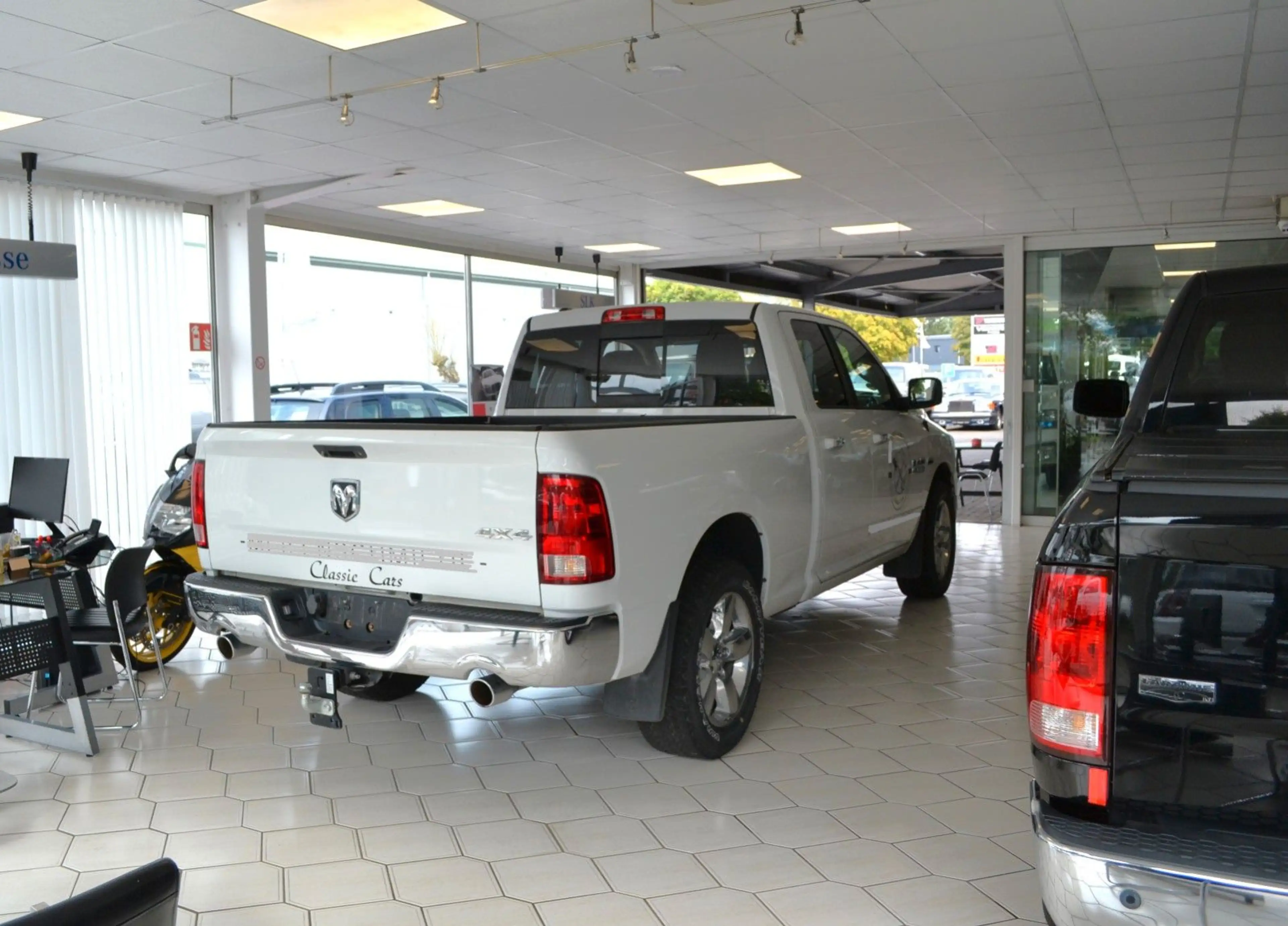 Dodge RAM 1500 HEMI 5,7 V8 , SLT - 4X4 — photo 7