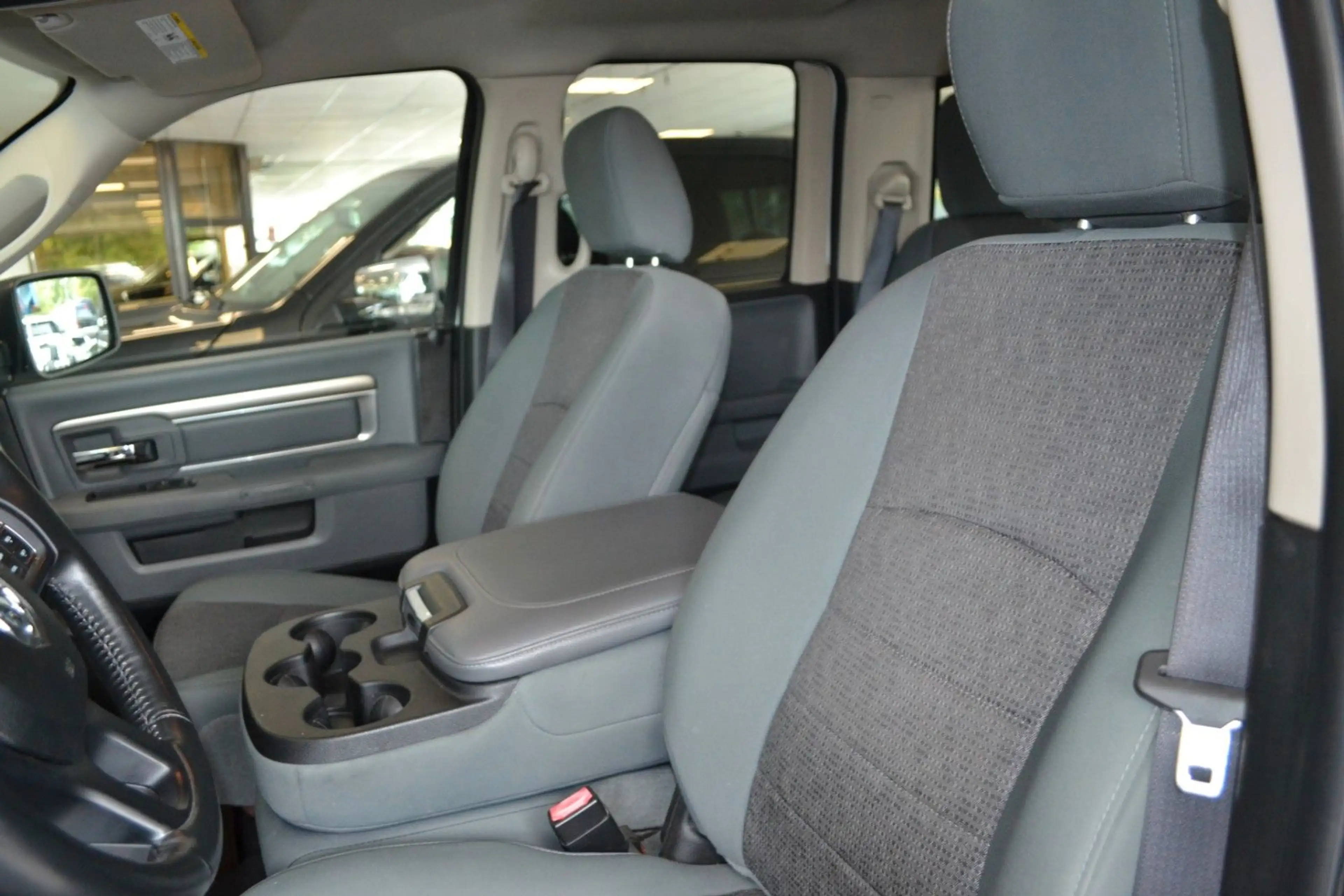 Dodge RAM 1500 HEMI 5,7 V8 , SLT - 4X4 — photo 4