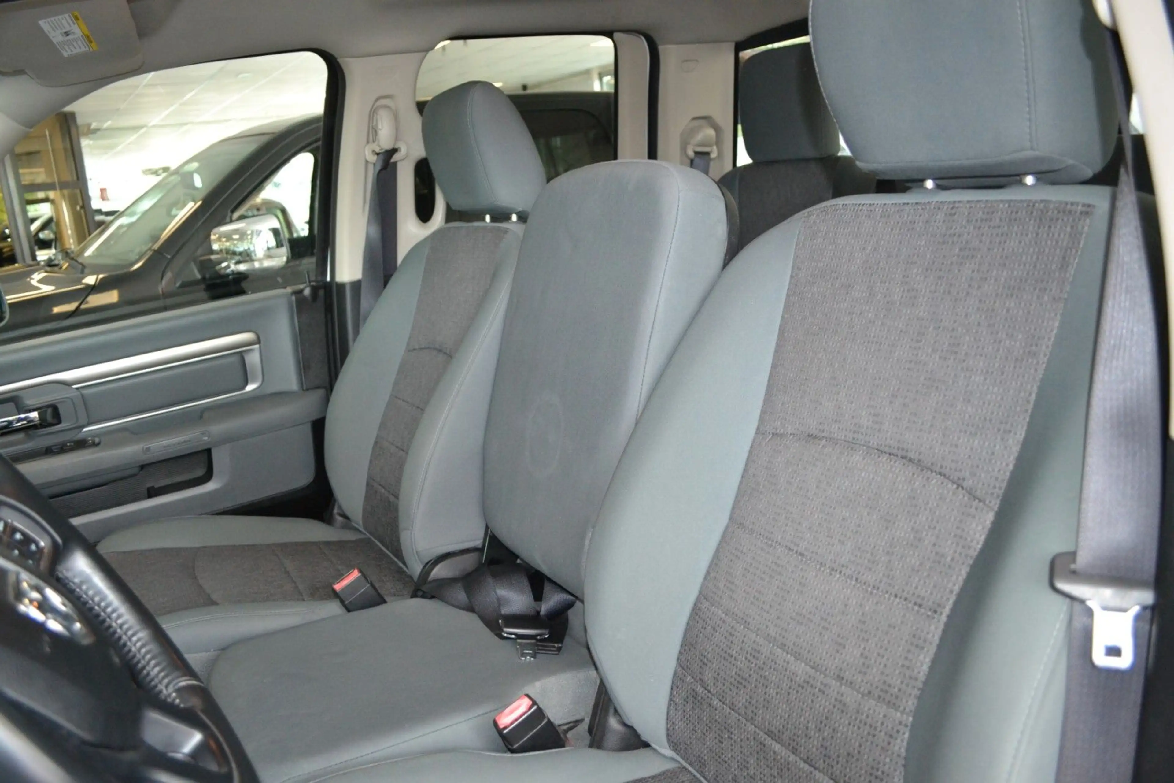 Dodge RAM 1500 HEMI 5,7 V8 , SLT - 4X4 — photo 6