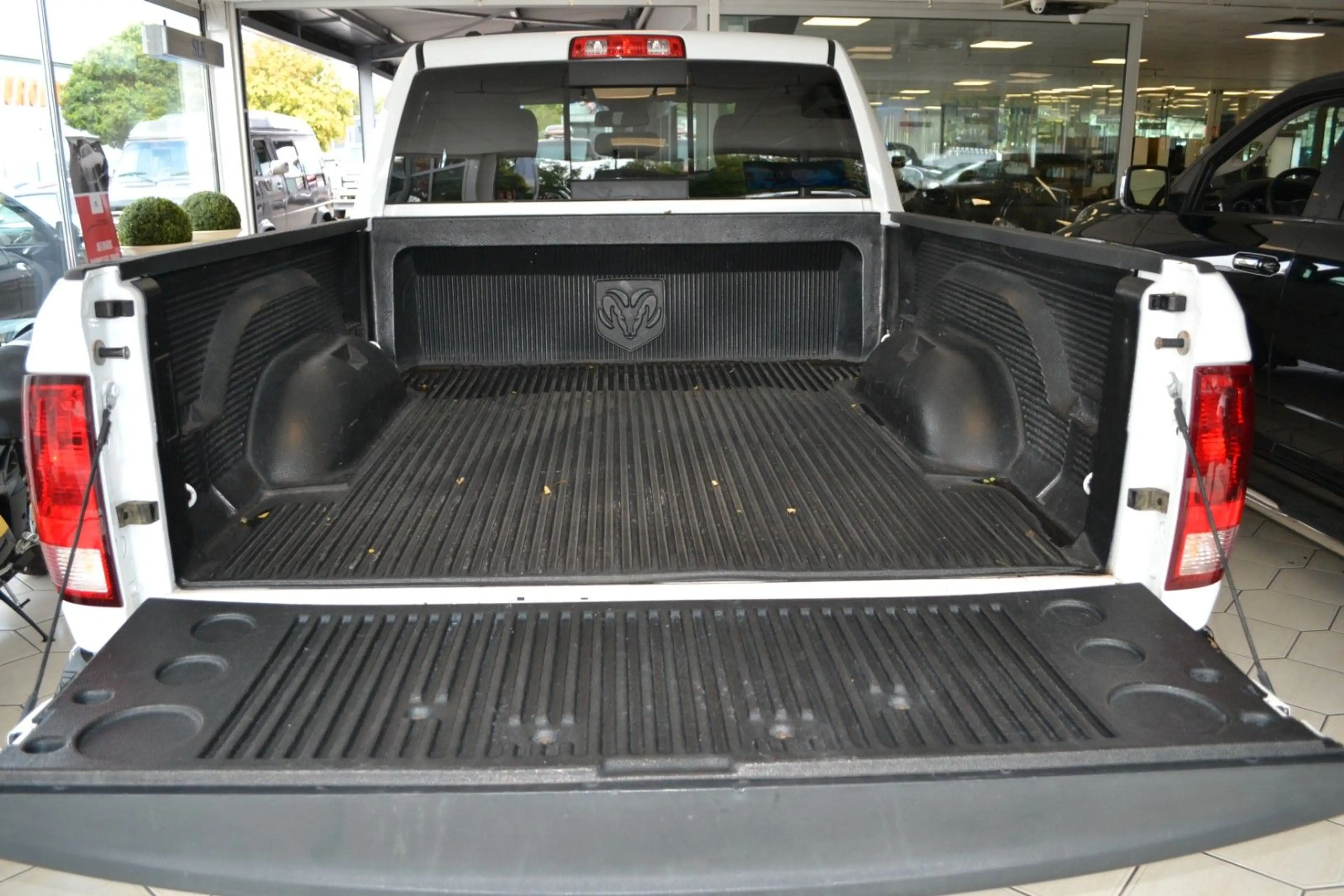 Dodge RAM 1500 HEMI 5,7 V8 , SLT - 4X4 — photo 15