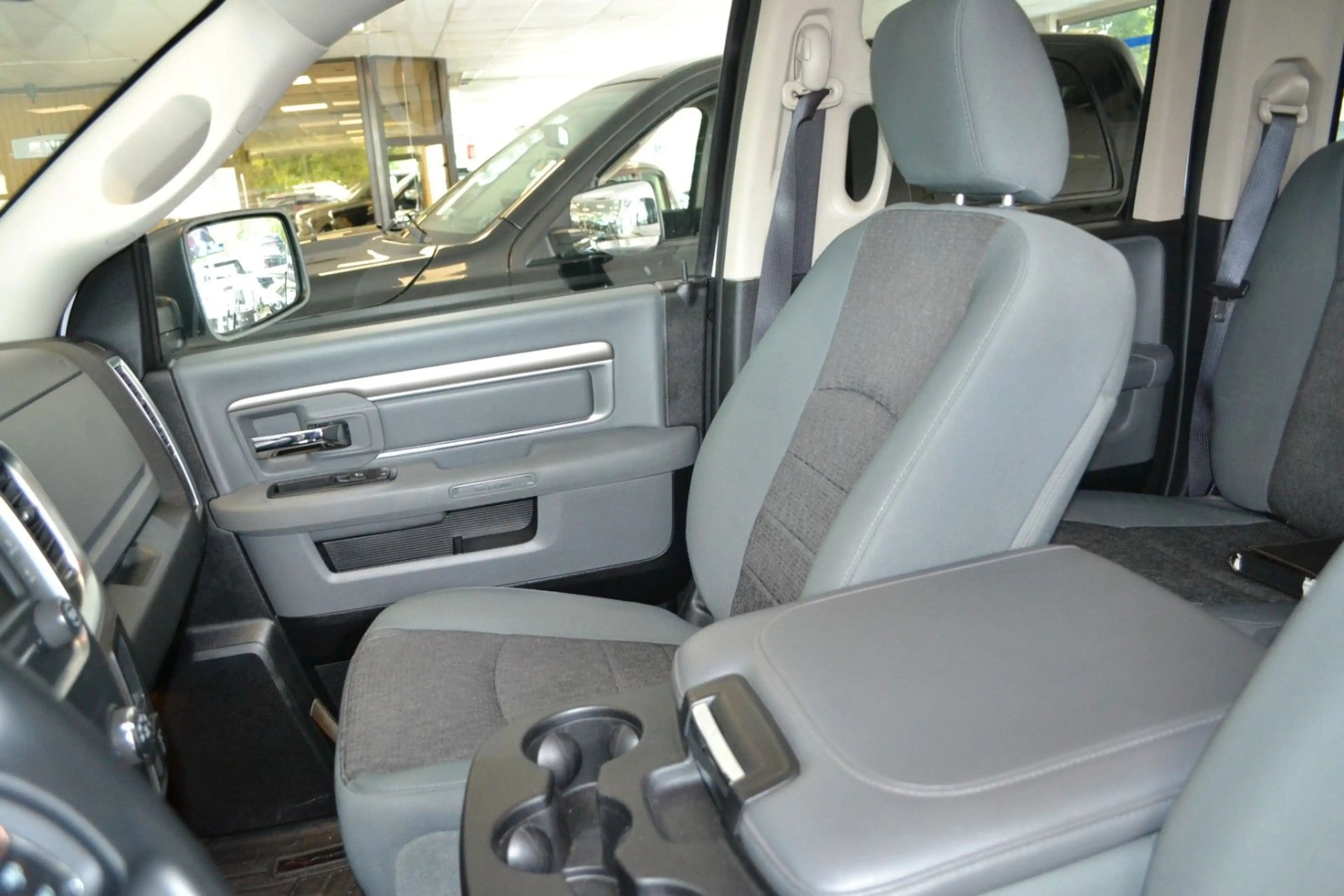 Dodge RAM 1500 HEMI 5,7 V8 , SLT - 4X4 — photo 5