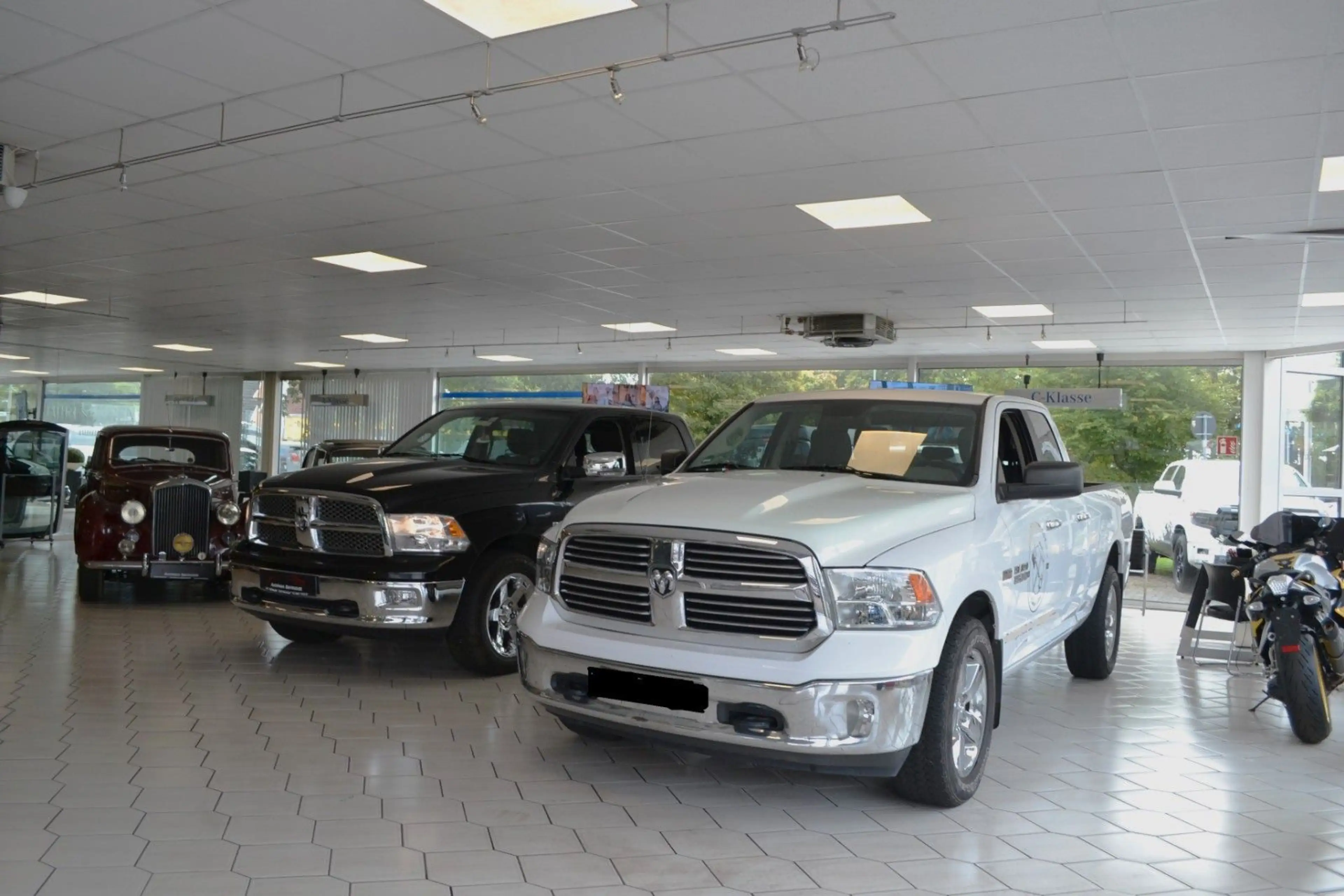 Dodge RAM 1500 HEMI 5,7 V8 , SLT - 4X4