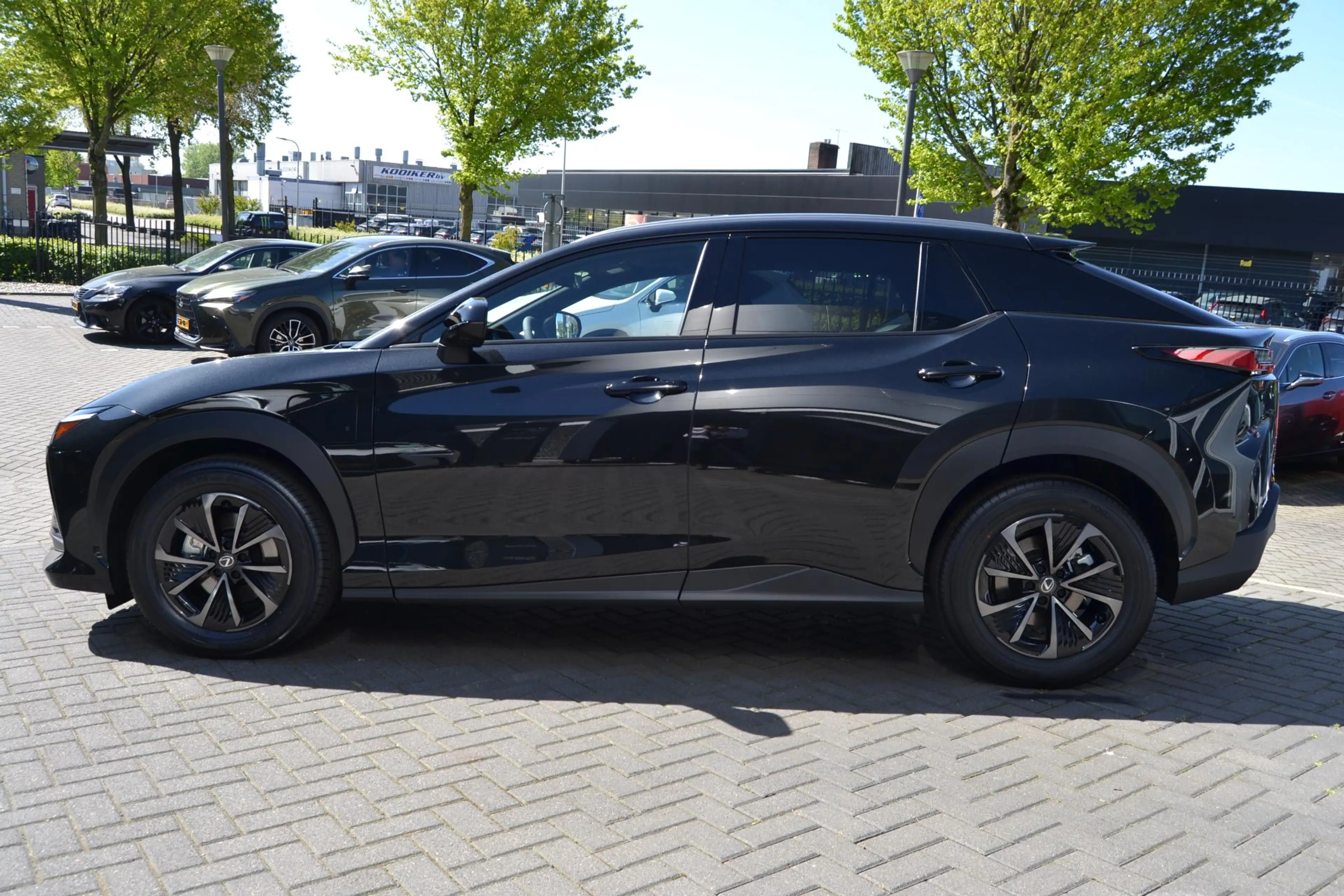 Lexus RZ 350e Luxury Line 77 kWh DIRECT LEVERBAAR 360-CAM S — photo 6