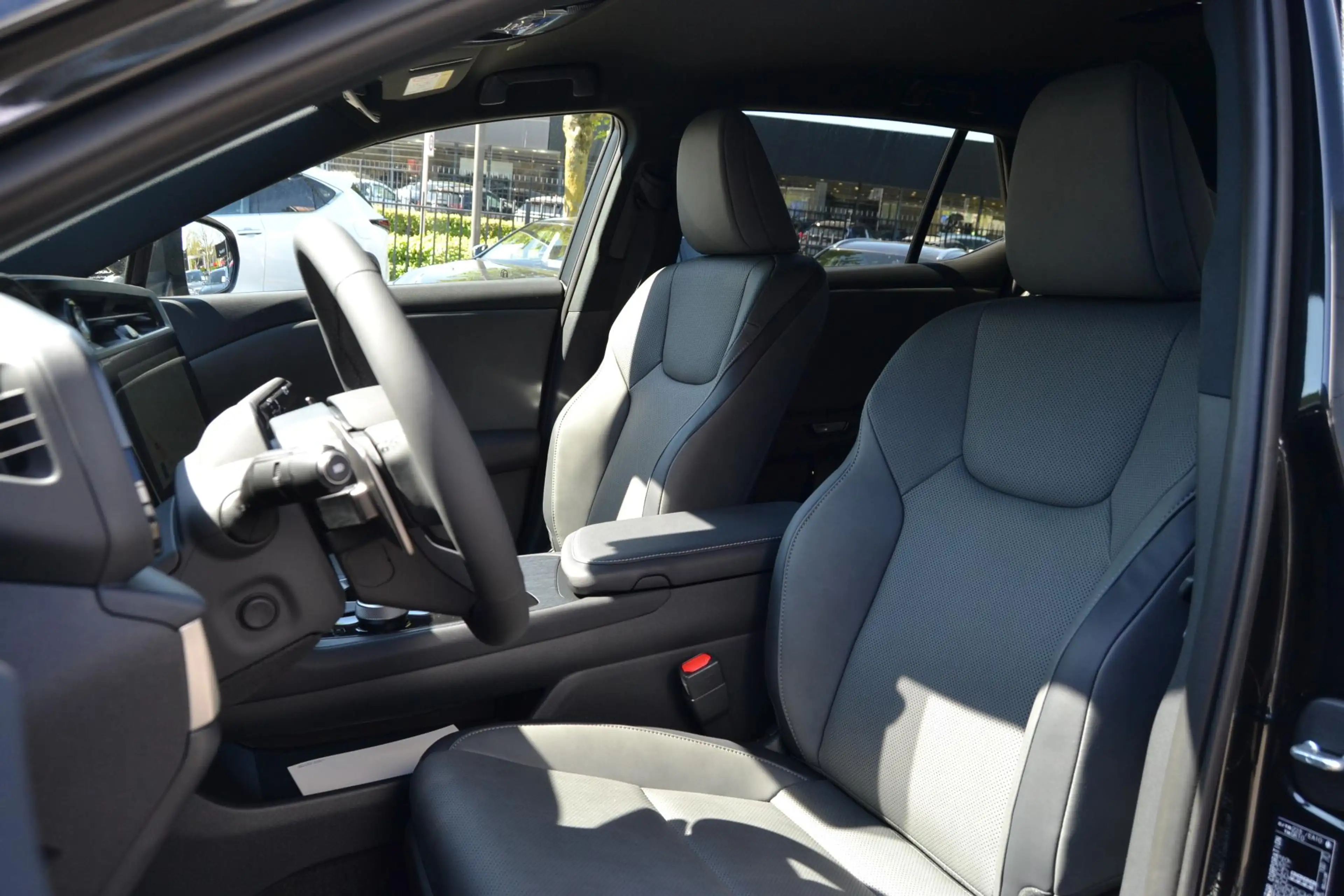 Lexus RZ 350e Luxury Line 77 kWh DIRECT LEVERBAAR 360-CAM S — photo 13