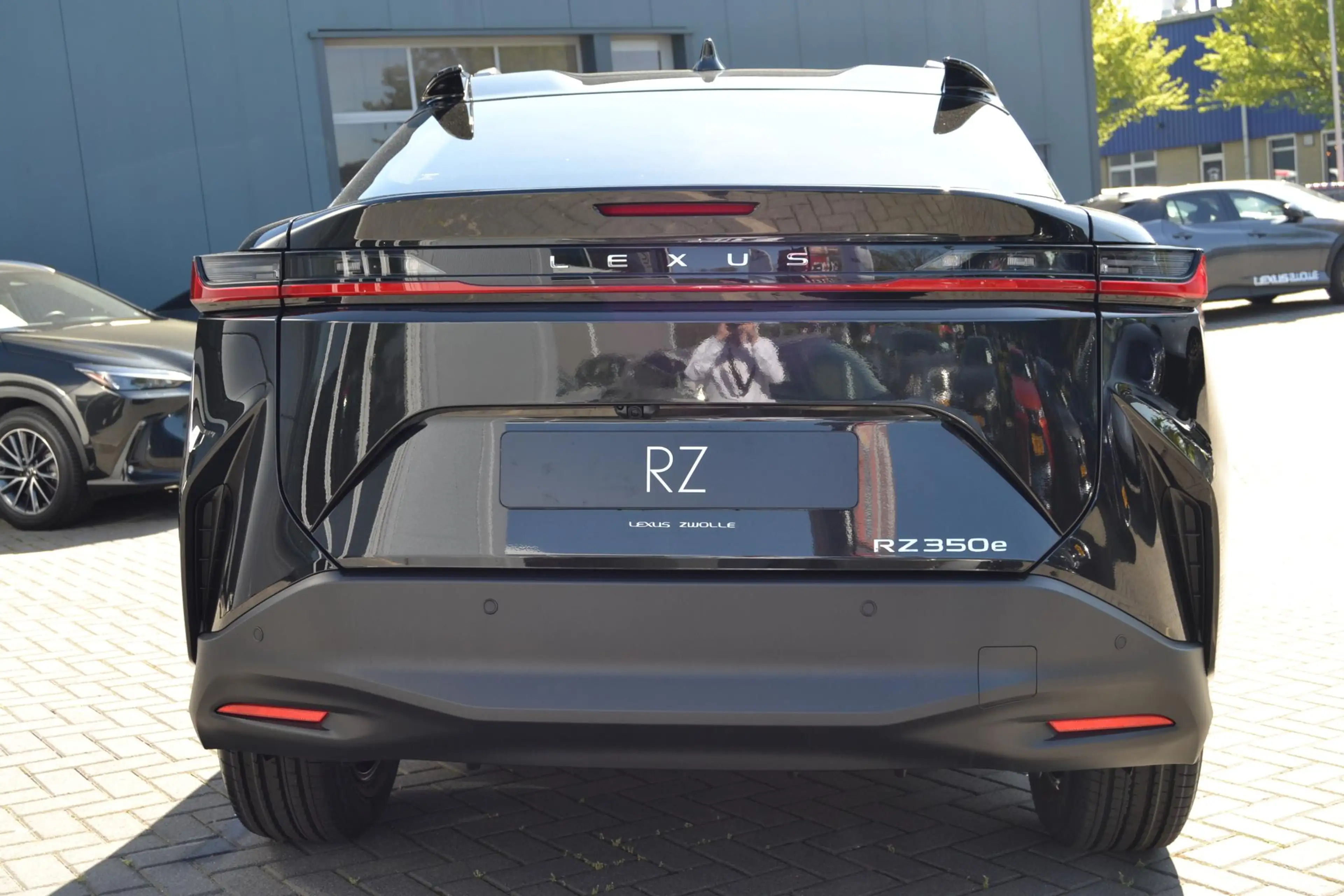 Lexus RZ 350e Luxury Line 77 kWh DIRECT LEVERBAAR 360-CAM S — photo 4