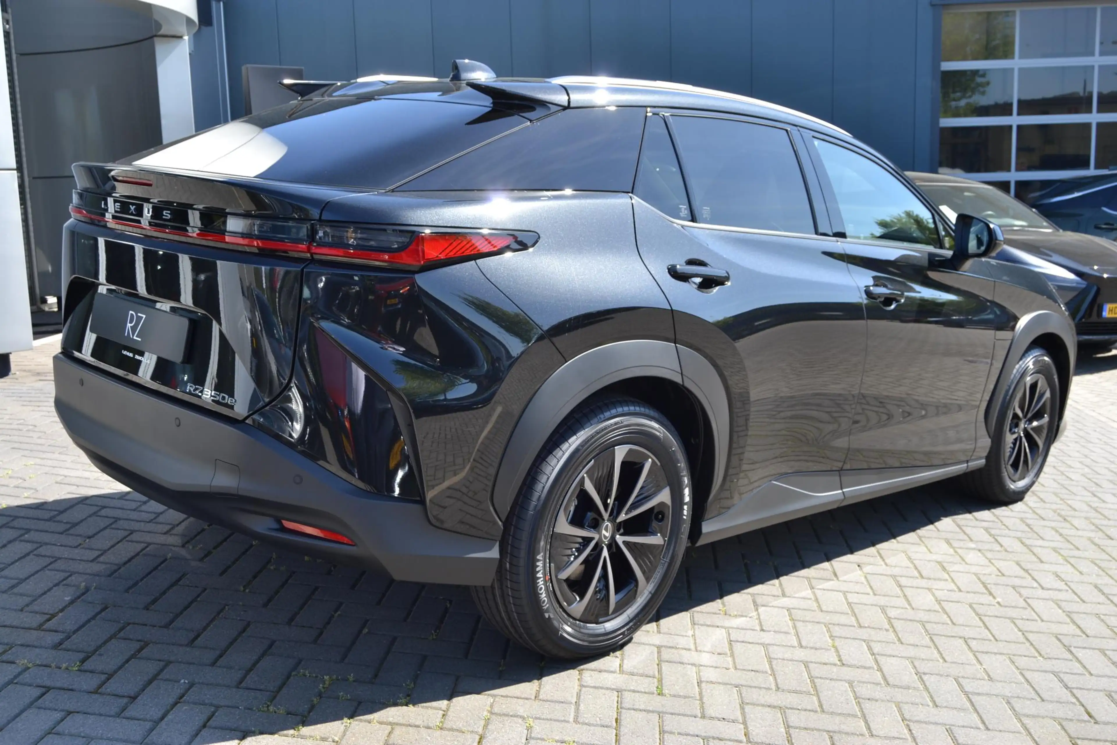 Lexus RZ 350e Luxury Line 77 kWh DIRECT LEVERBAAR 360-CAM S — photo 3