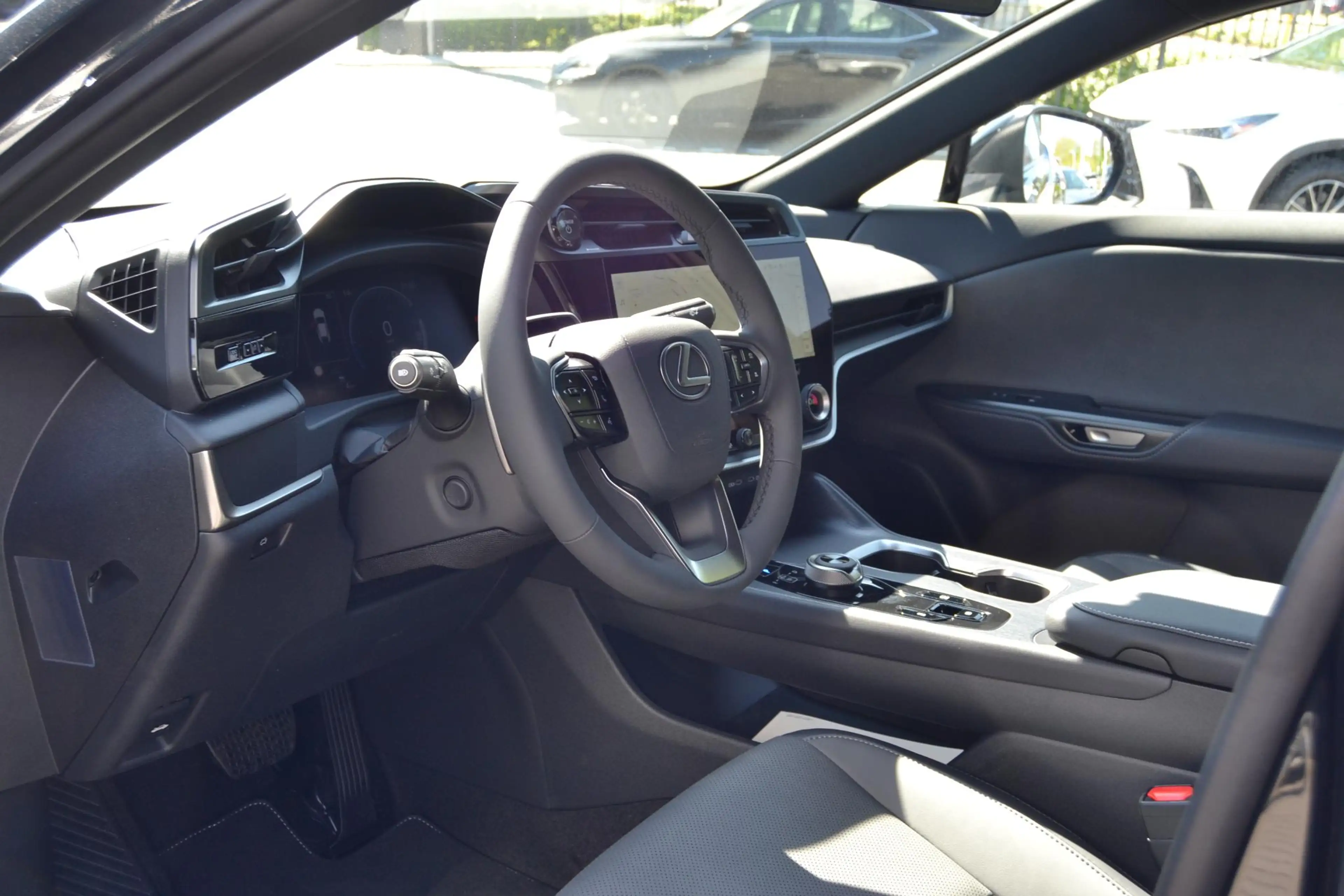 Lexus RZ 350e Luxury Line 77 kWh DIRECT LEVERBAAR 360-CAM S — photo 11