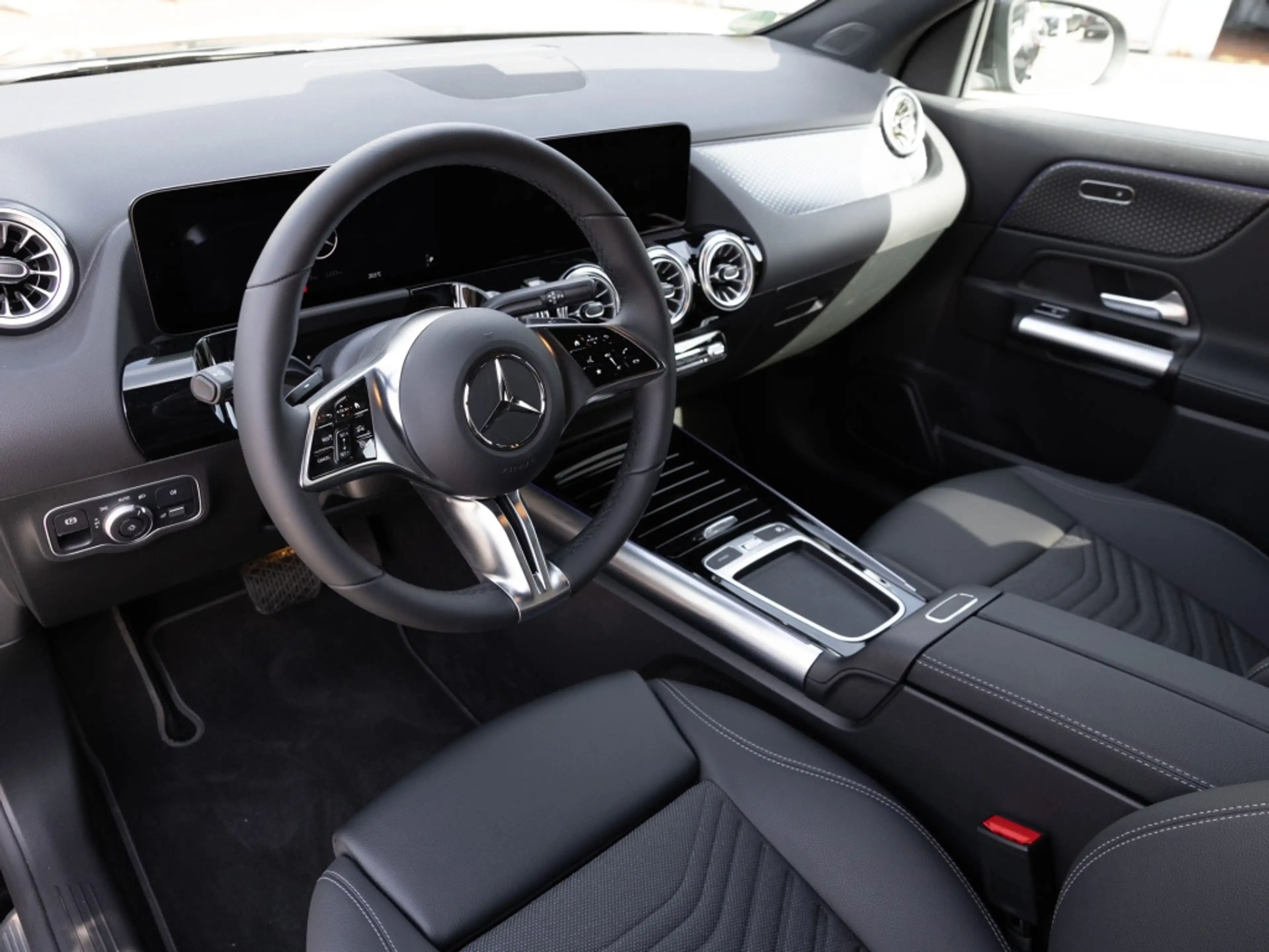 Mercedes-Benz GLA 200 d PROGRESSIVE MULTI 360 AHK DISTR KAMERA — photo 8