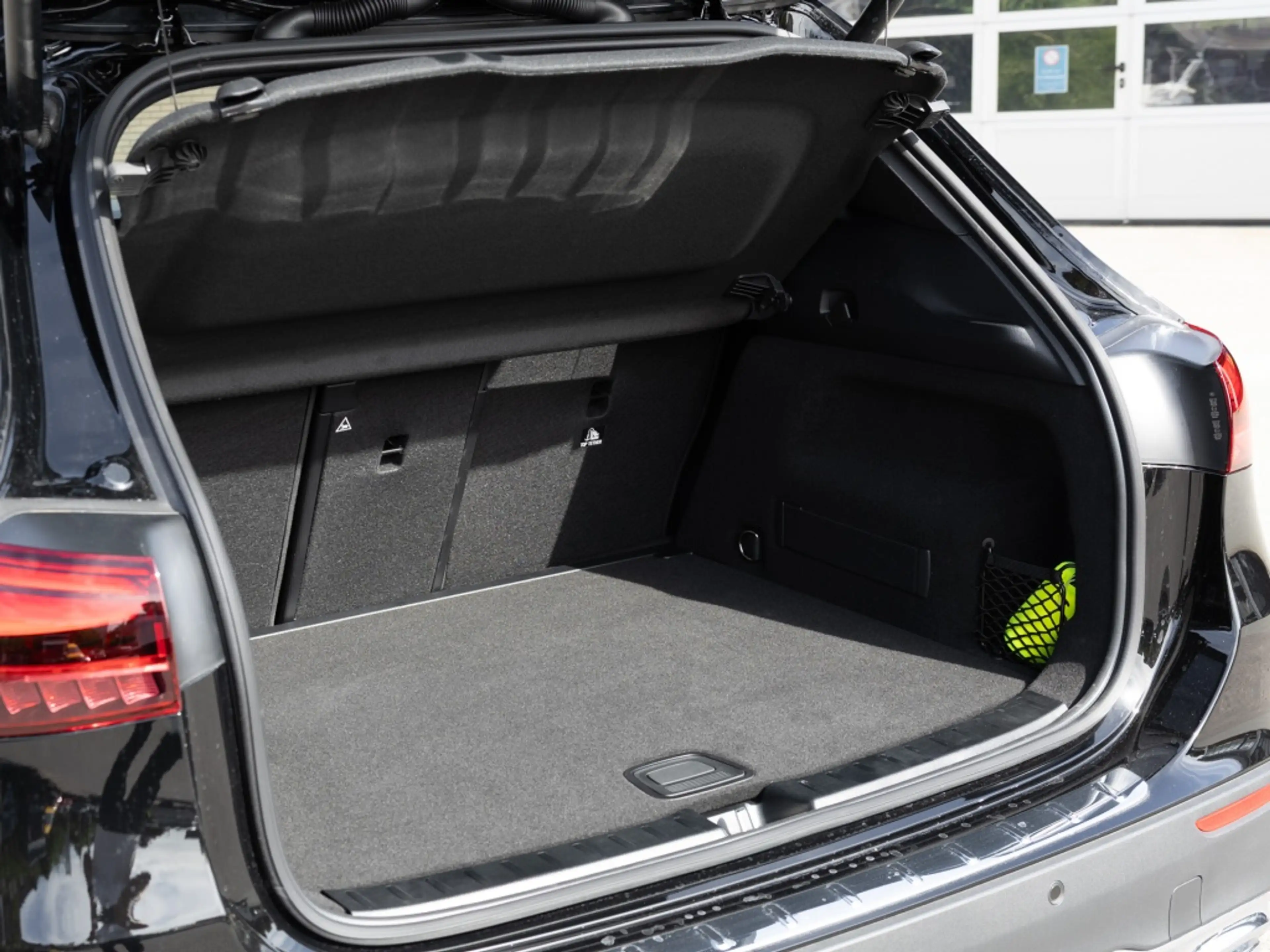 Mercedes-Benz GLA 200 d PROGRESSIVE MULTI 360 AHK DISTR KAMERA — photo 11