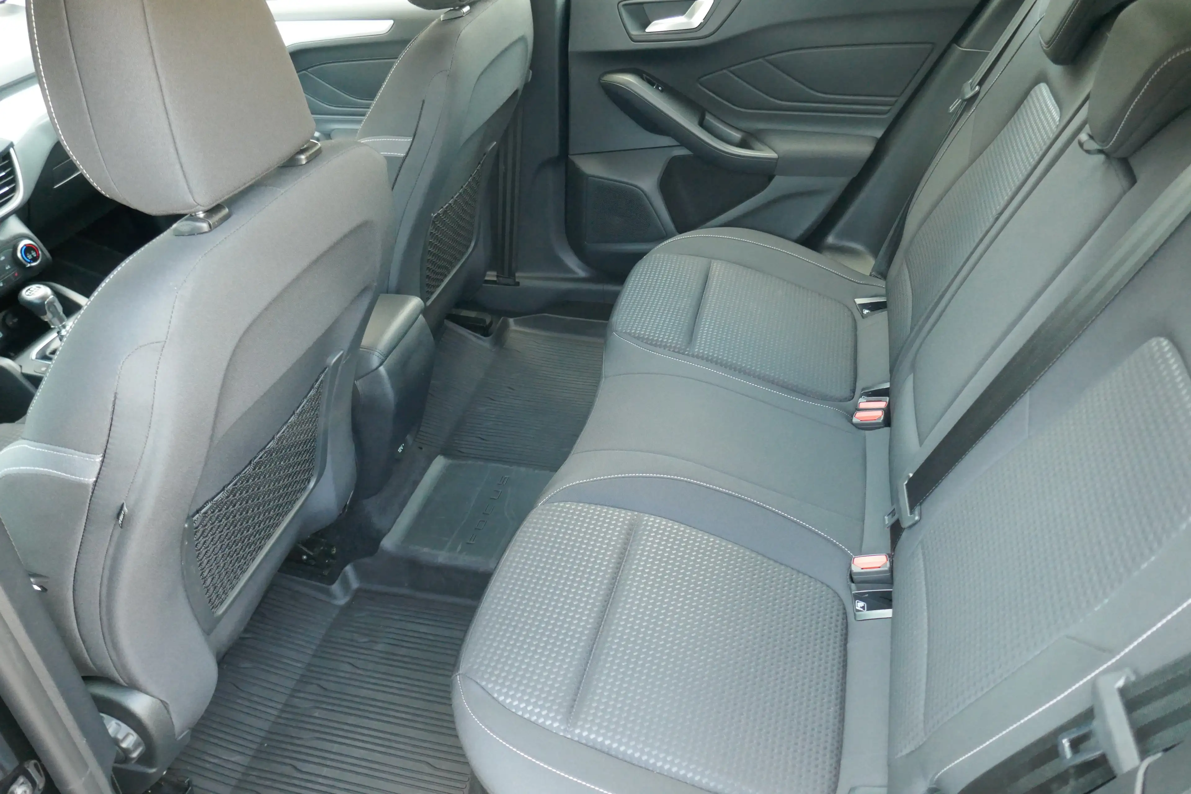 Ford Focus Cool&Connect — photo 9