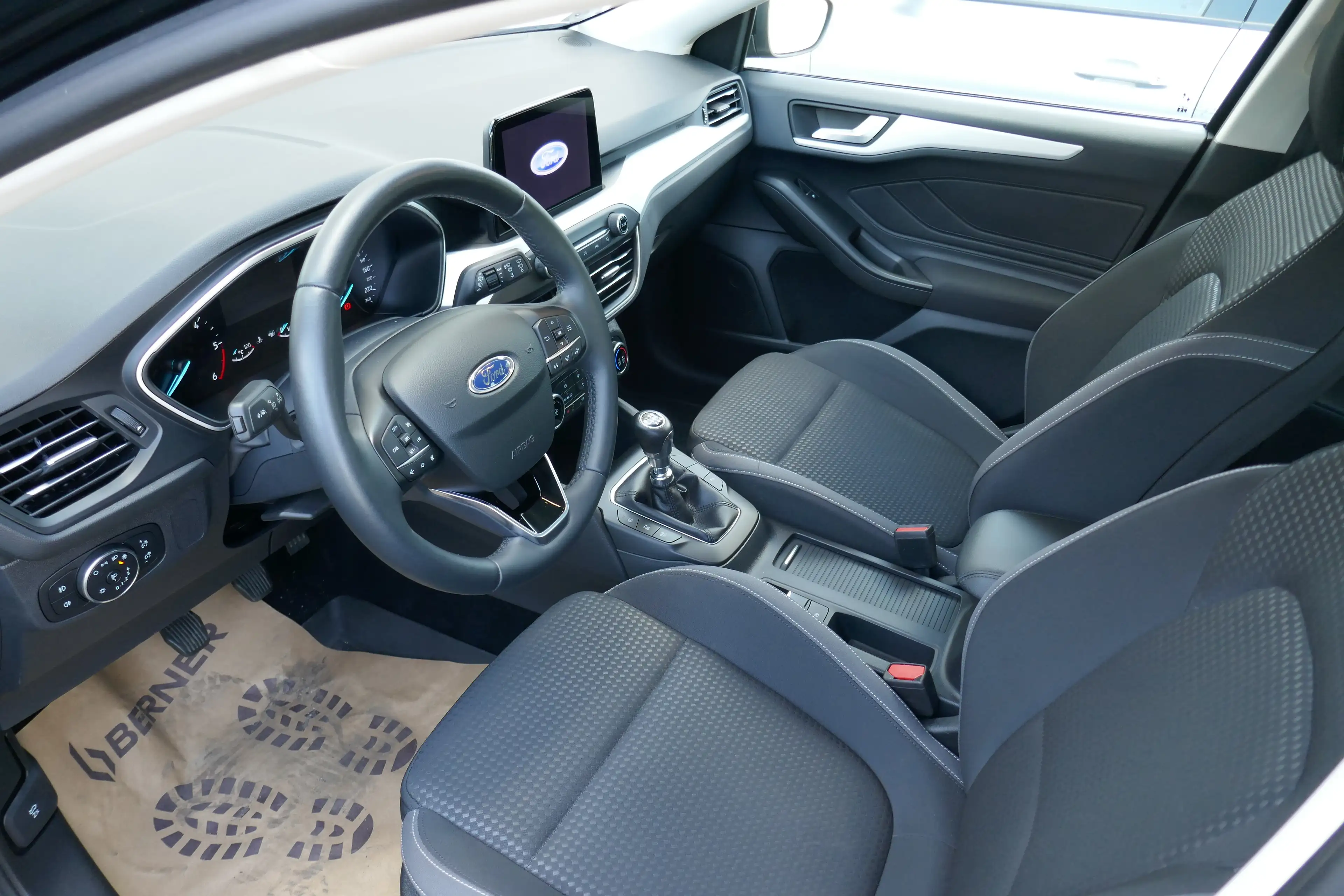 Ford Focus Cool&Connect — photo 8