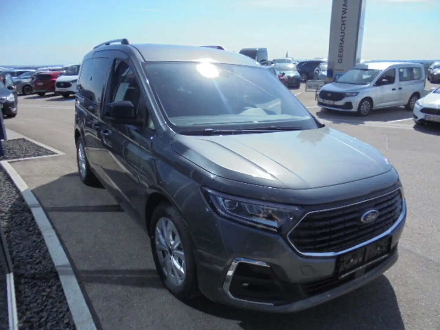 Ford Tourneo Connect PHEV Titanium 150PS Plug-In-Hybrid Grau - 2