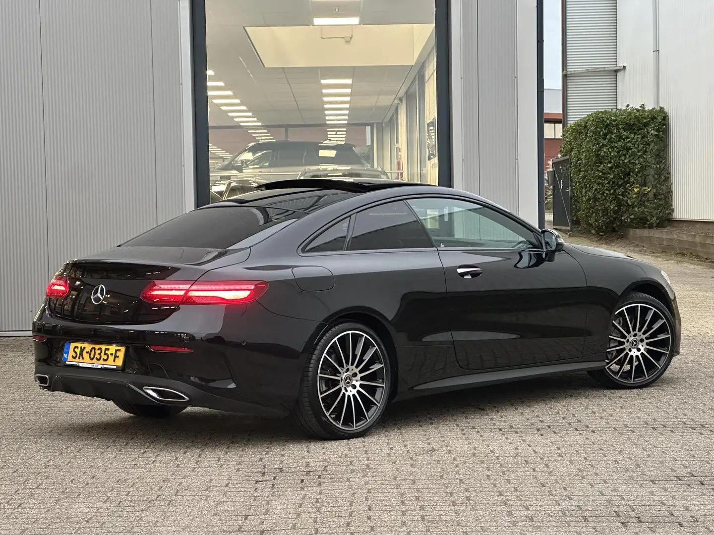 Mercedes-Benz E 200 Coupé AMG Premium Plus | NL-Auto/Burmester/Pano-Da Schwarz - 2