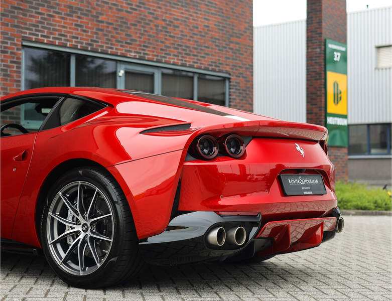Ferrari 812 6.5 V12 Superfast HELE | Rosso Fuoco - Lift - 360 — photo 11