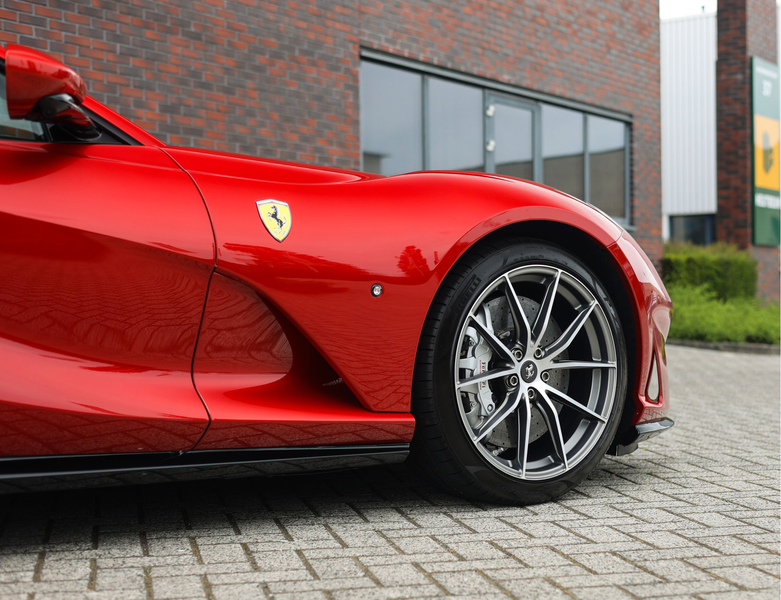 Ferrari 812 6.5 V12 Superfast HELE | Rosso Fuoco - Lift - 360 — photo 20