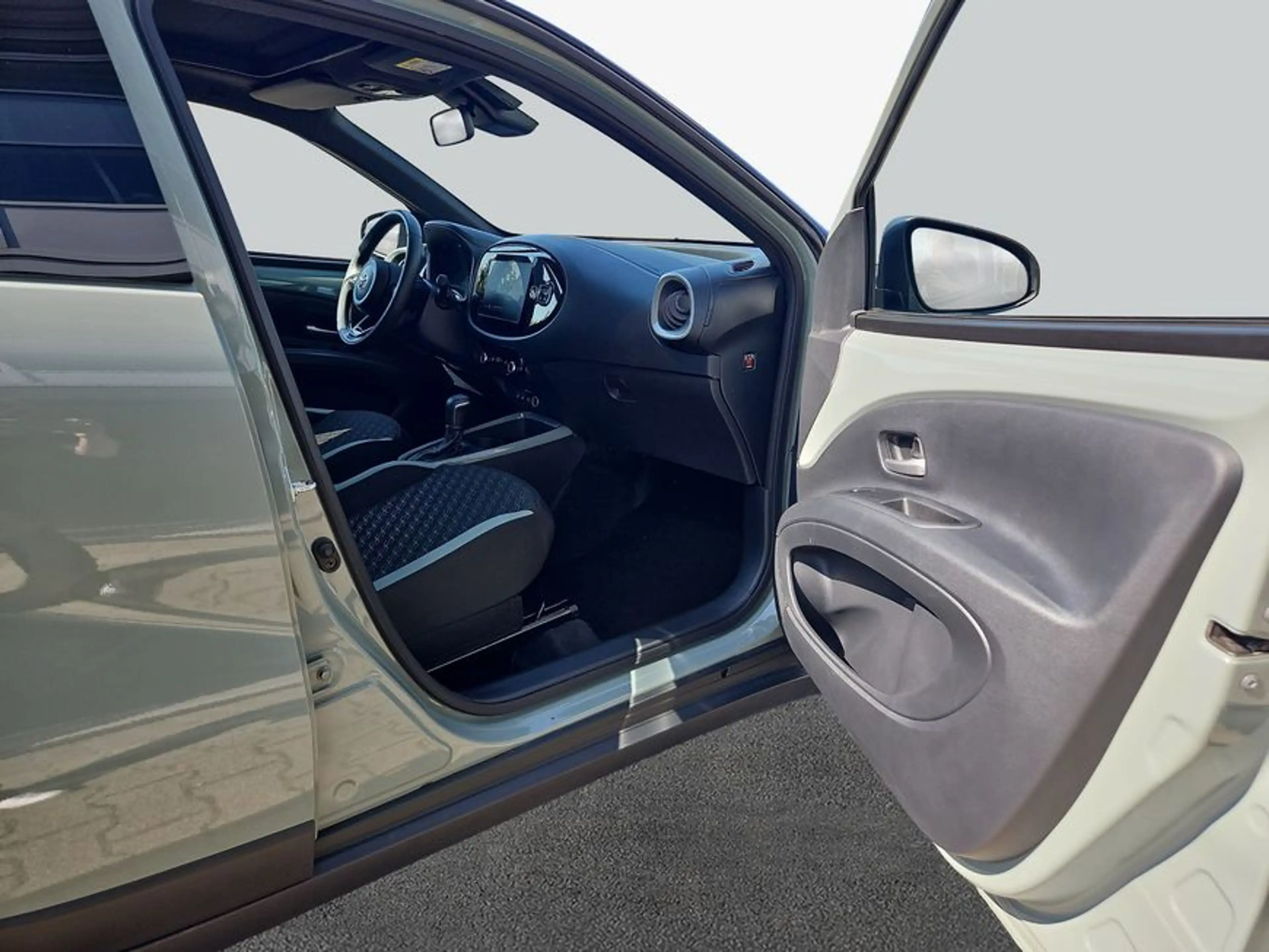 Toyota Aygo X X S-CVT Air Teamplayer — photo 12
