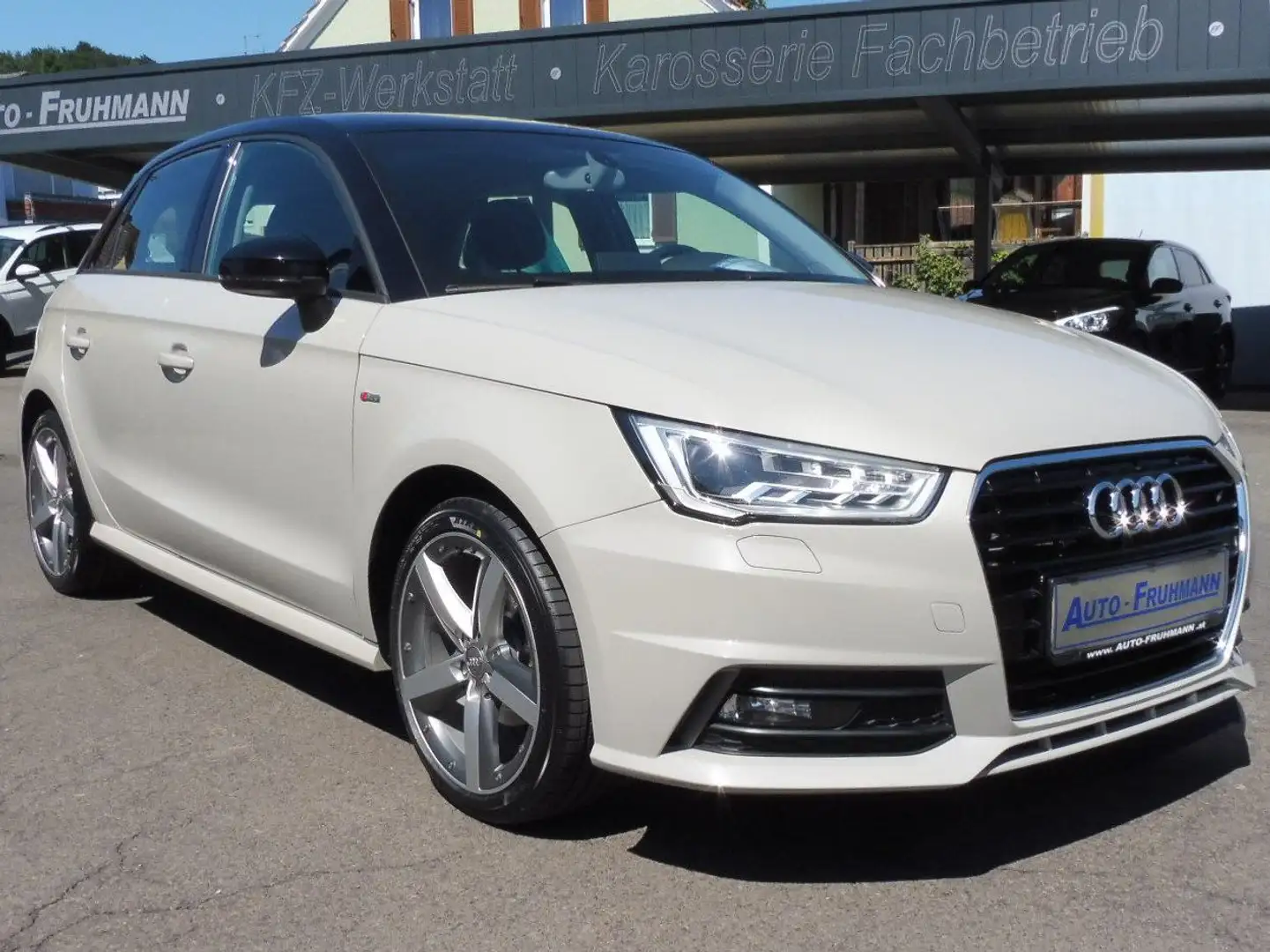 Audi A1 SB 1,0 TFSI Admired S-LINE Beige - 2