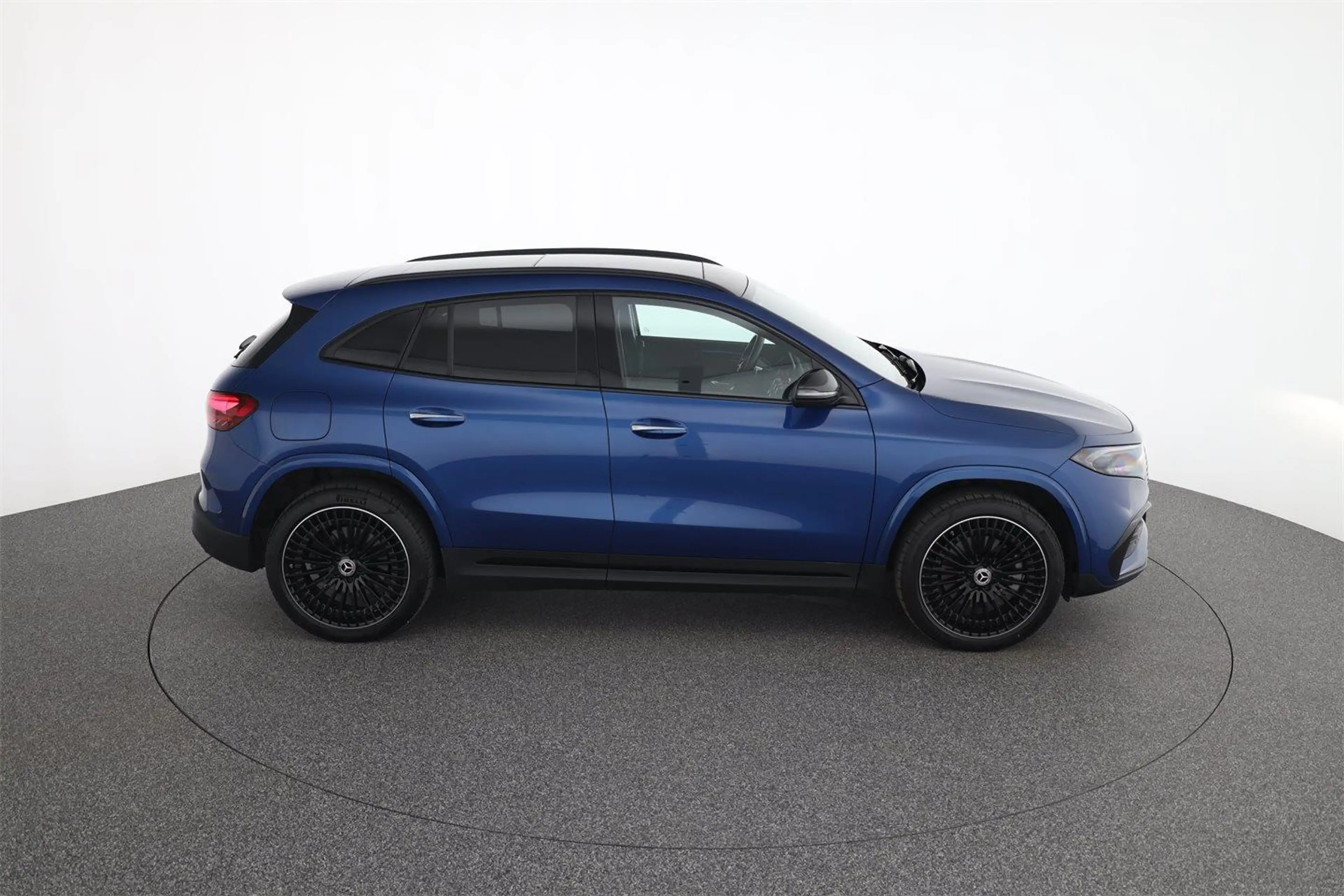 Mercedes-Benz EQA 300 4M AMG Line AHK — photo 6