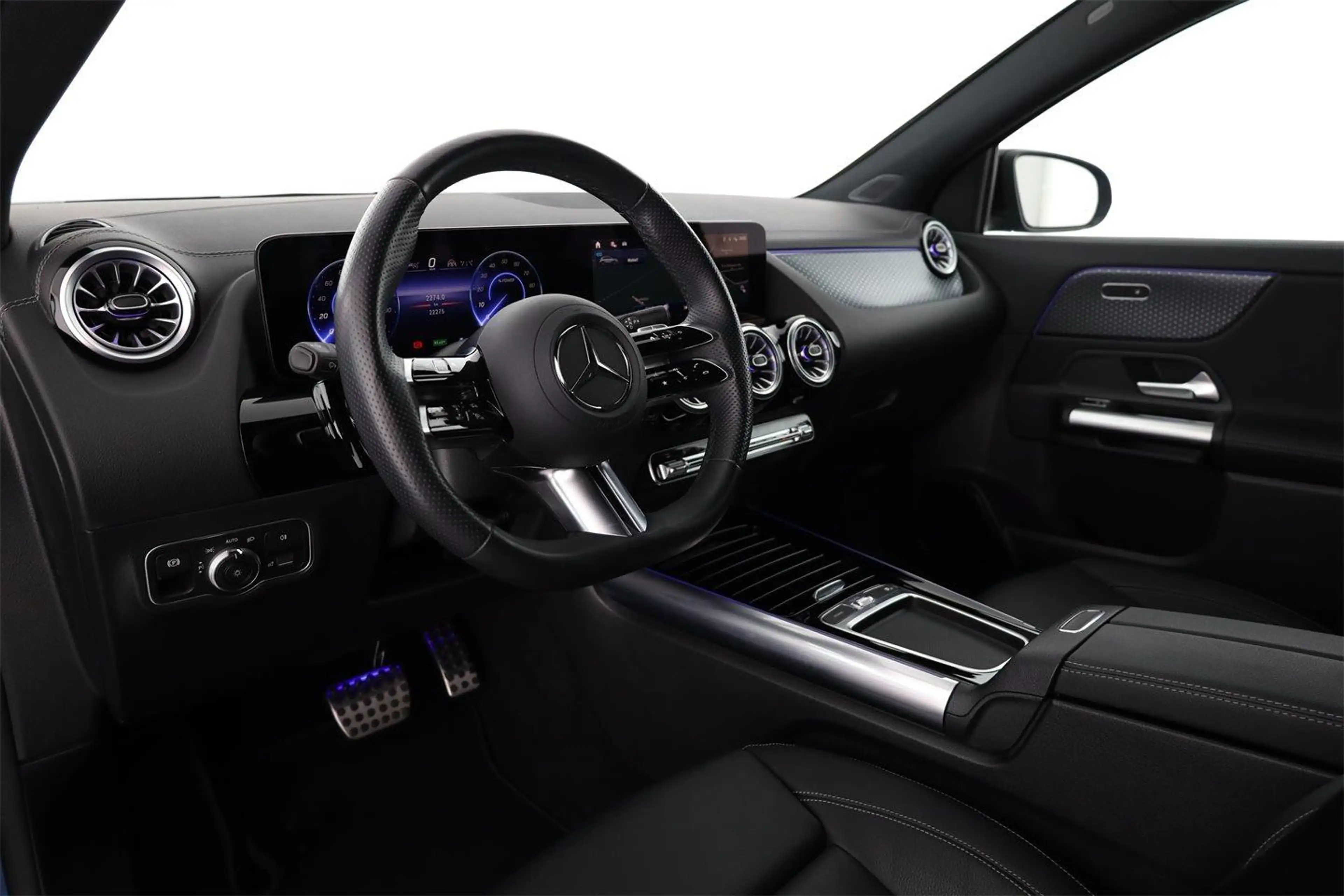 Mercedes-Benz EQA 300 4M AMG Line AHK — photo 12