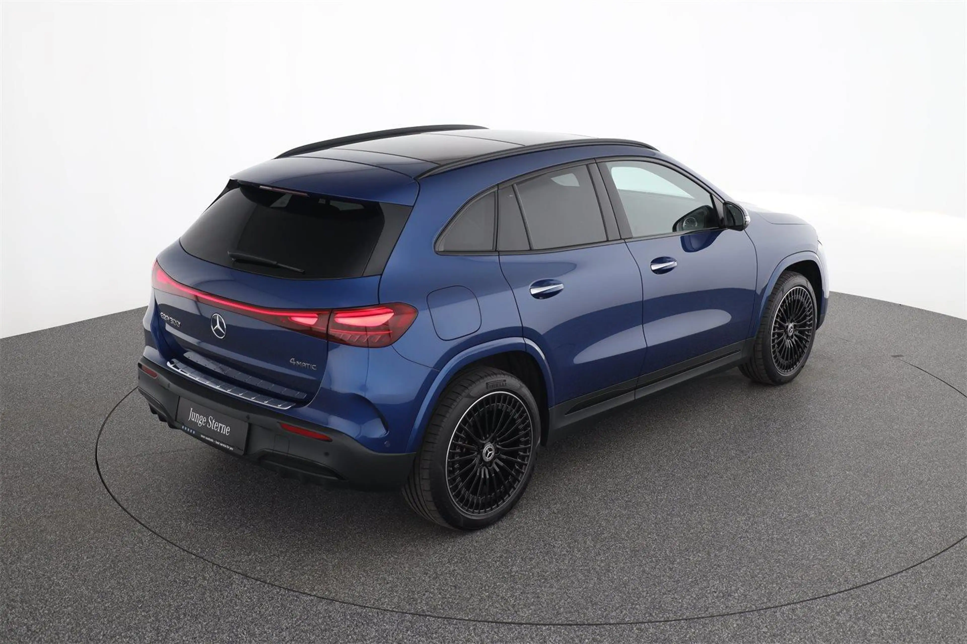 Mercedes-Benz EQA 300 4M AMG Line AHK — photo 5