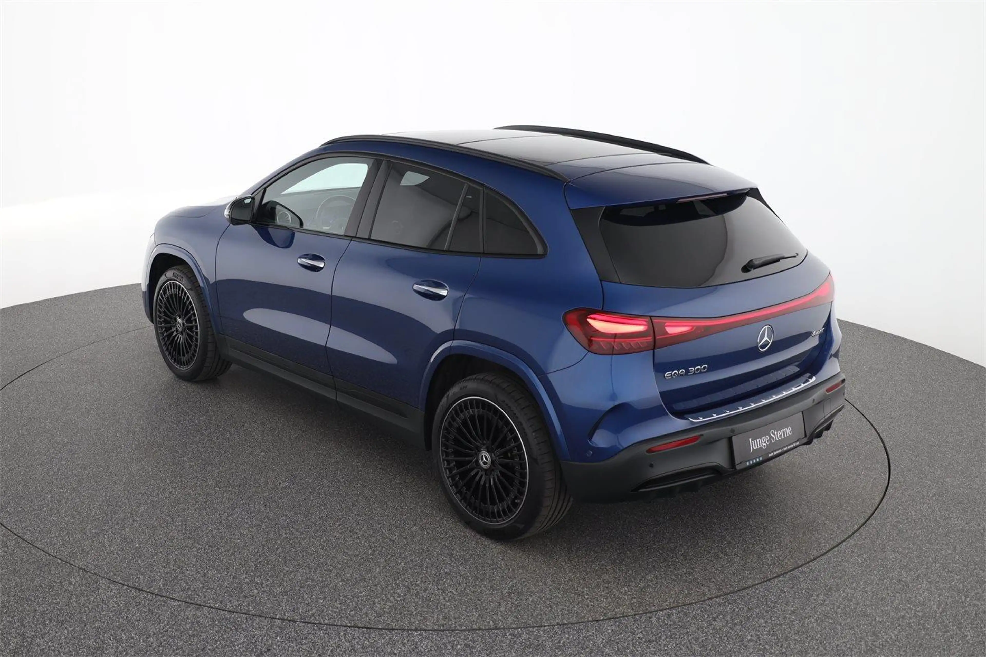 Mercedes-Benz EQA 300 4M AMG Line AHK — photo 4