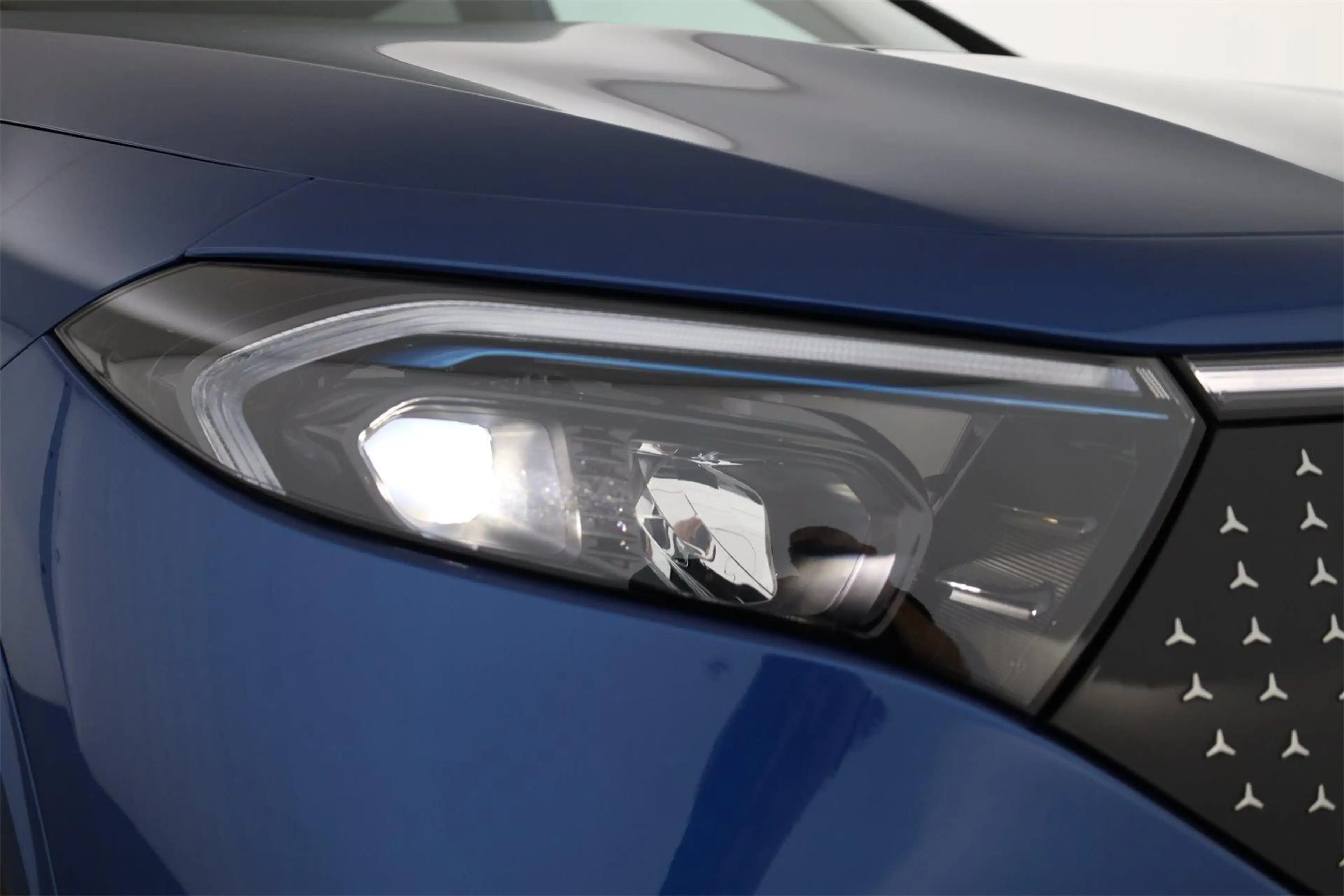 Mercedes-Benz EQA 300 4M AMG Line AHK — photo 9