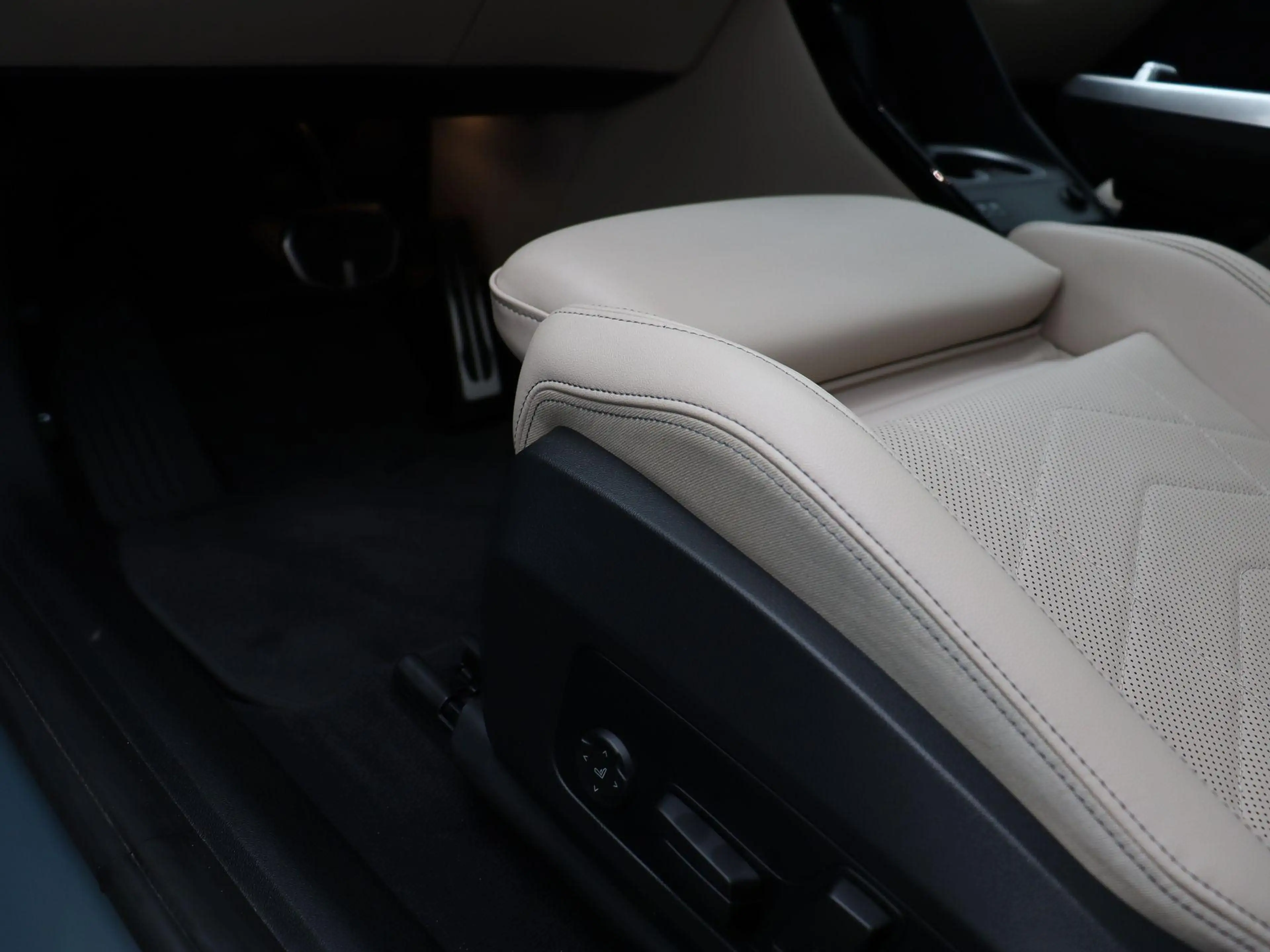 BMW iX1 eDrive20 M Sportpakket | Innovation Pack | Comfort — photo 12