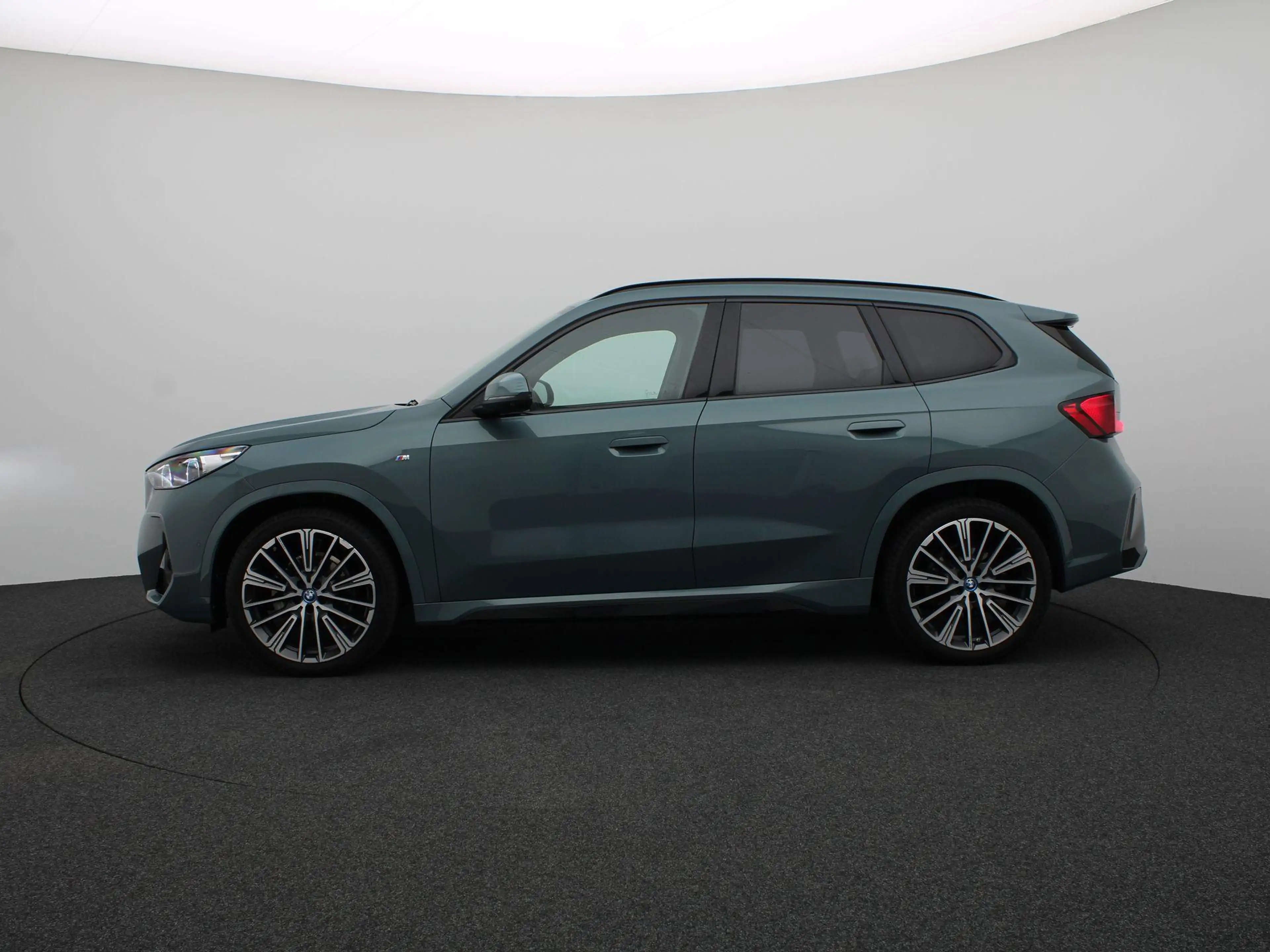 BMW iX1 eDrive20 M Sportpakket | Innovation Pack | Comfort — photo 4