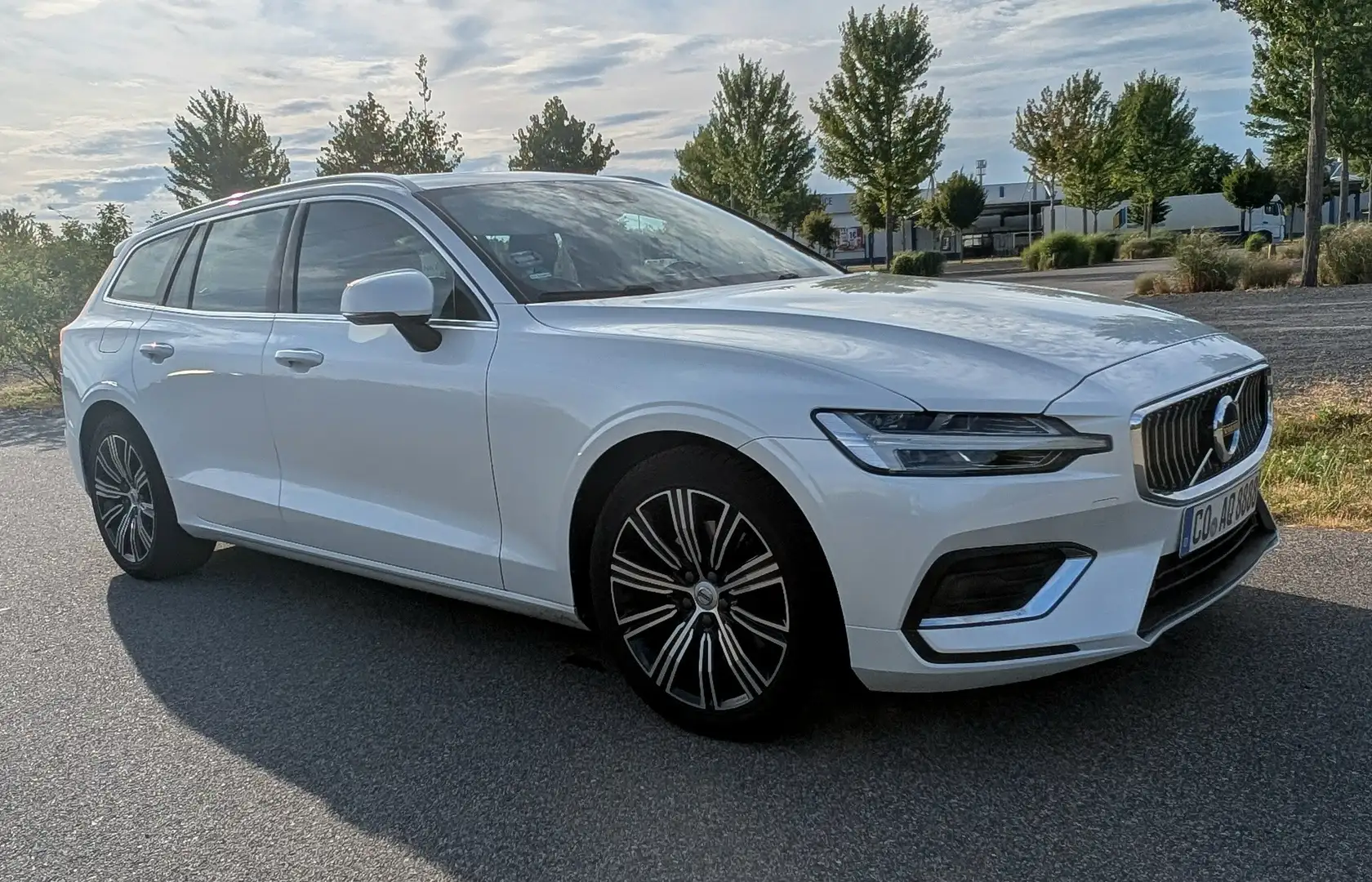 Volvo V60 D4 Geartronic Inscription Weiß - 1