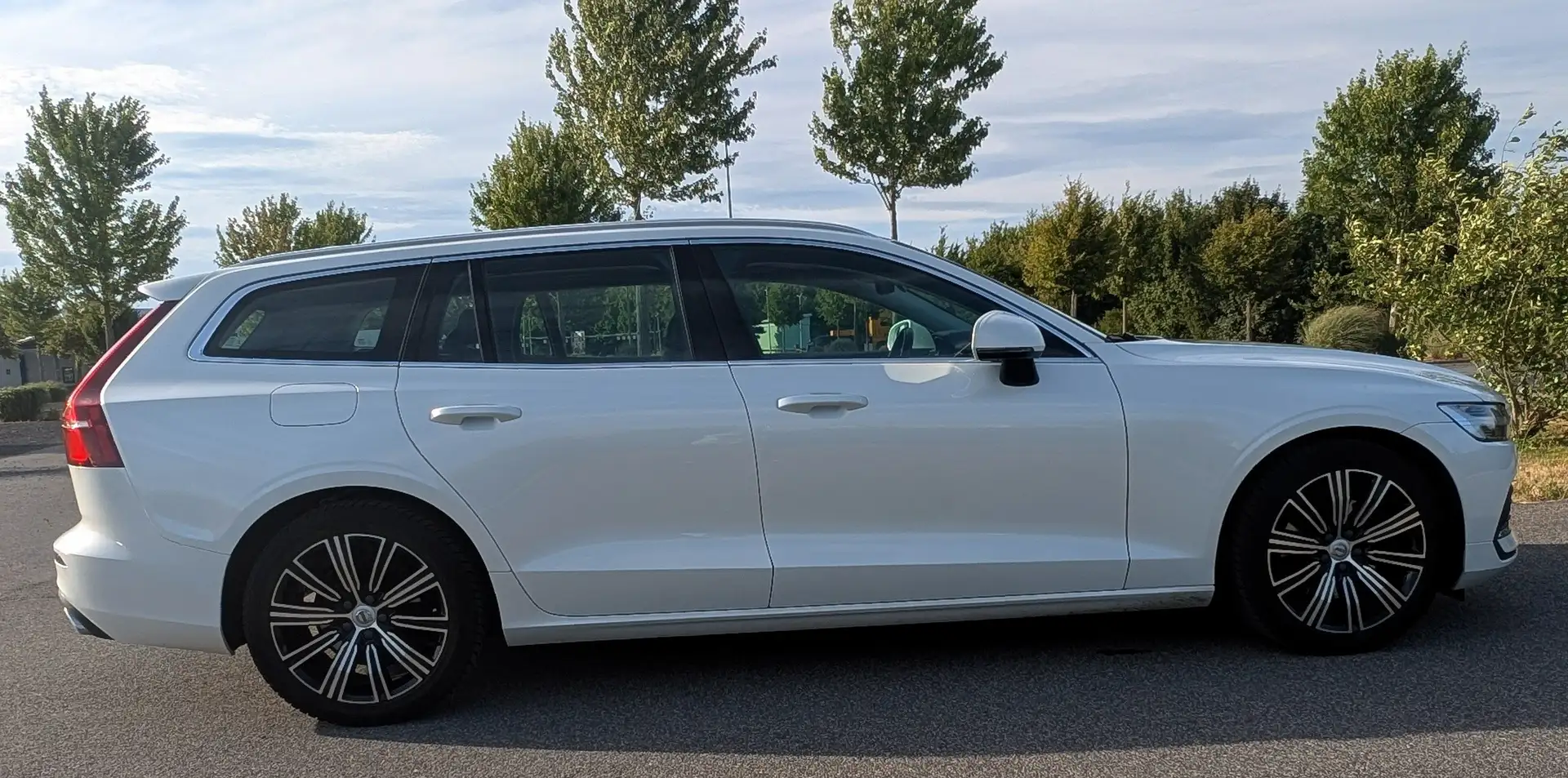 Volvo V60 D4 Geartronic Inscription Weiß - 2