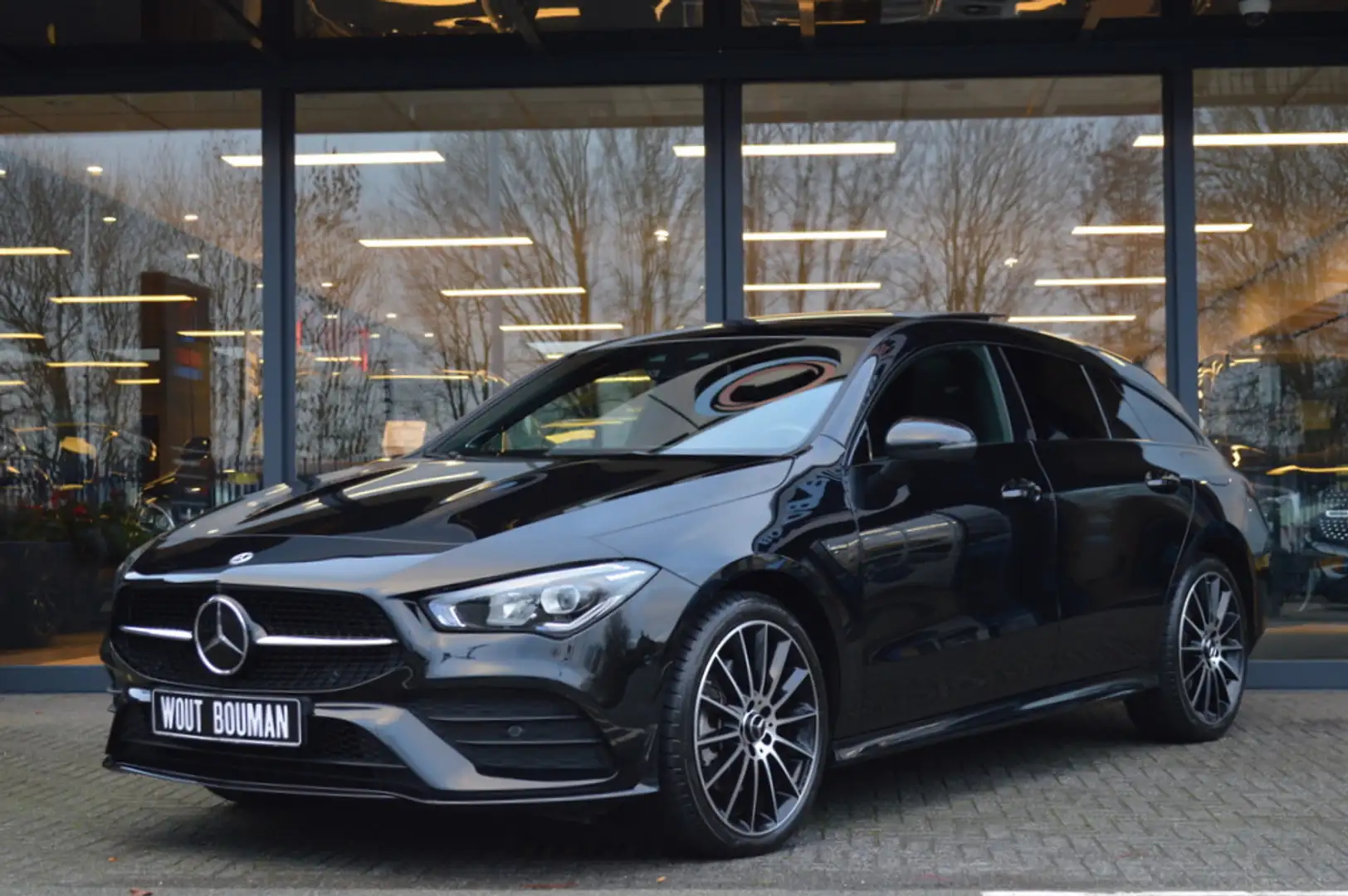 Mercedes-Benz CLA 250 Shooting Brake e AMG Led Panorama Memory Distronic Zwart - 2