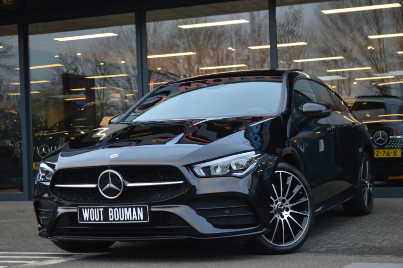 Mercedes-Benz CLA 250 Shooting Brake e AMG Led Panorama Memory Distronic Zwart - 1