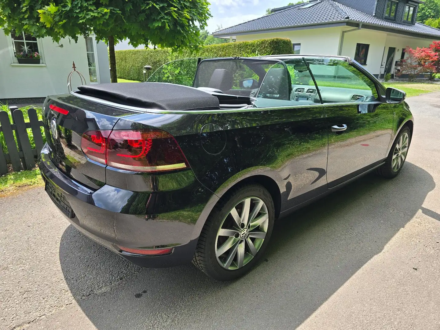 Volkswagen Golf VI Cabriolet 2.0 TDI DSG Karmann °XENON°AHK Schwarz - 1