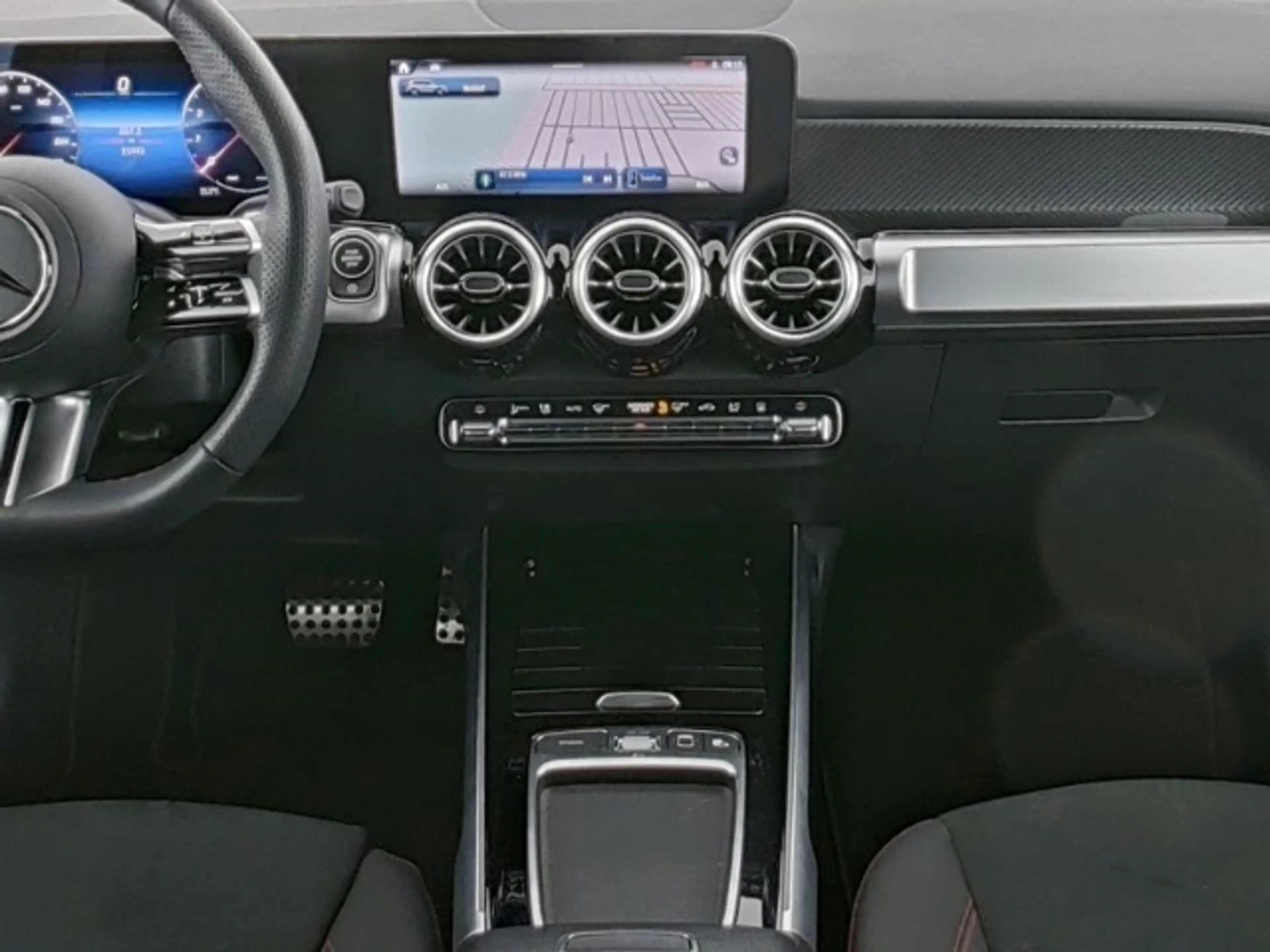 Mercedes-Benz GLB 220 4Matic AMG Line Advanced+ Night Technik — photo 5