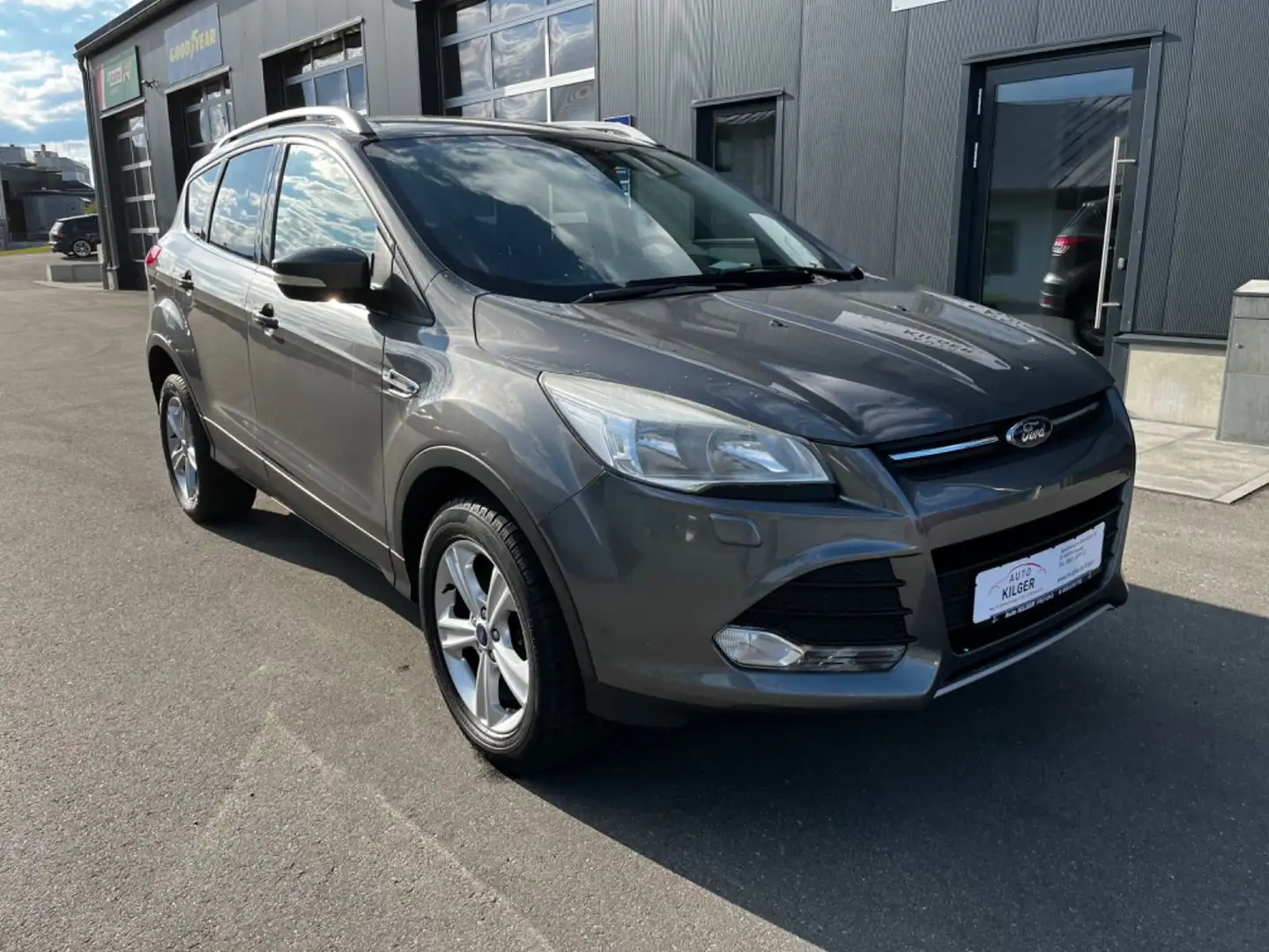 Ford Kuga 2.0 TDCI 4x4 Sync Edition Grey - 1