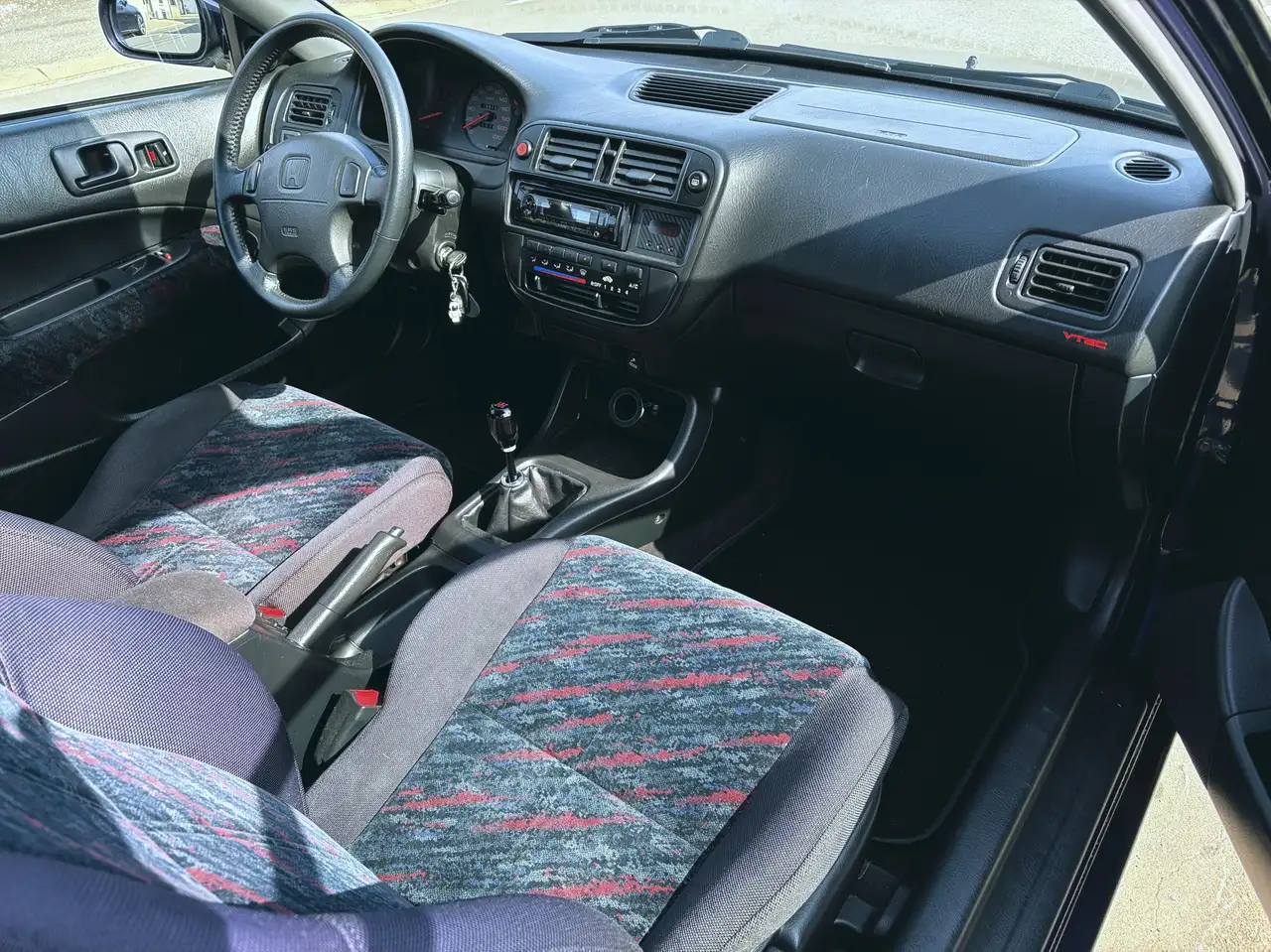 Honda Civic 1.6i VTi, foto 9