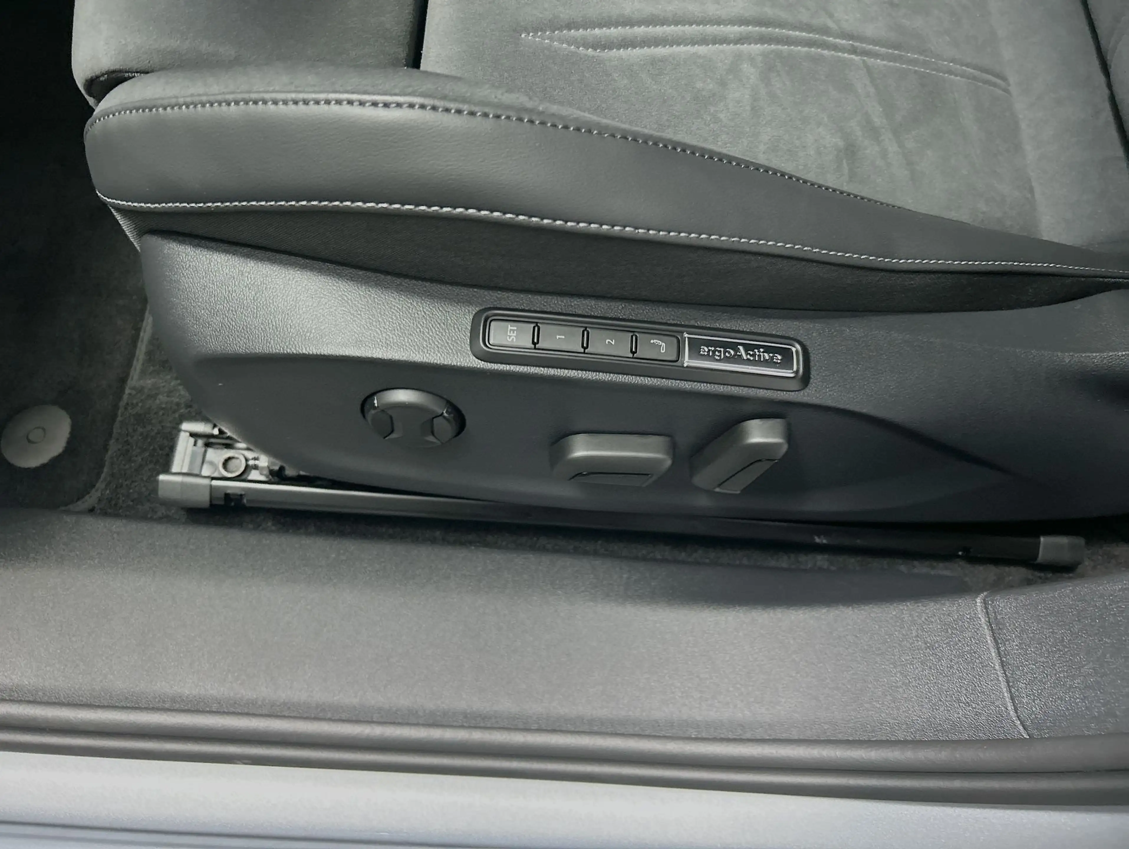 Volkswagen ID.7 Tourer Pro 77 kWh CarPlay Black Matrix CCS — photo 12
