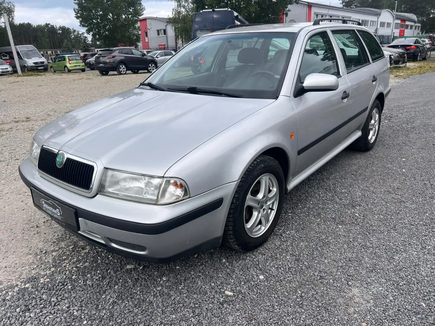 Skoda Octavia Combi 1.6 GLX 74kW Tüv + Insp. neu Silber - 1