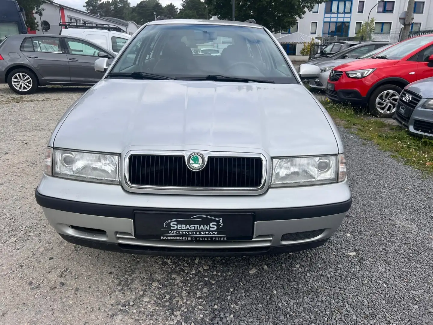 Skoda Octavia Combi 1.6 GLX 74kW Tüv + Insp. neu Silber - 2