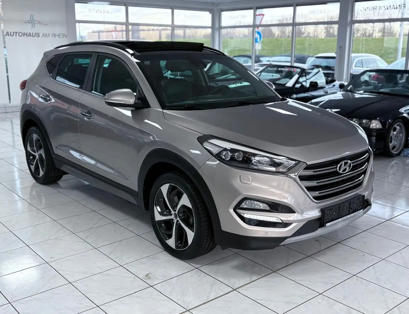 Hyundai TUCSON Premium+4WD+Sitzbel+heizung+Navi+Kam+Pano Blanc - 1