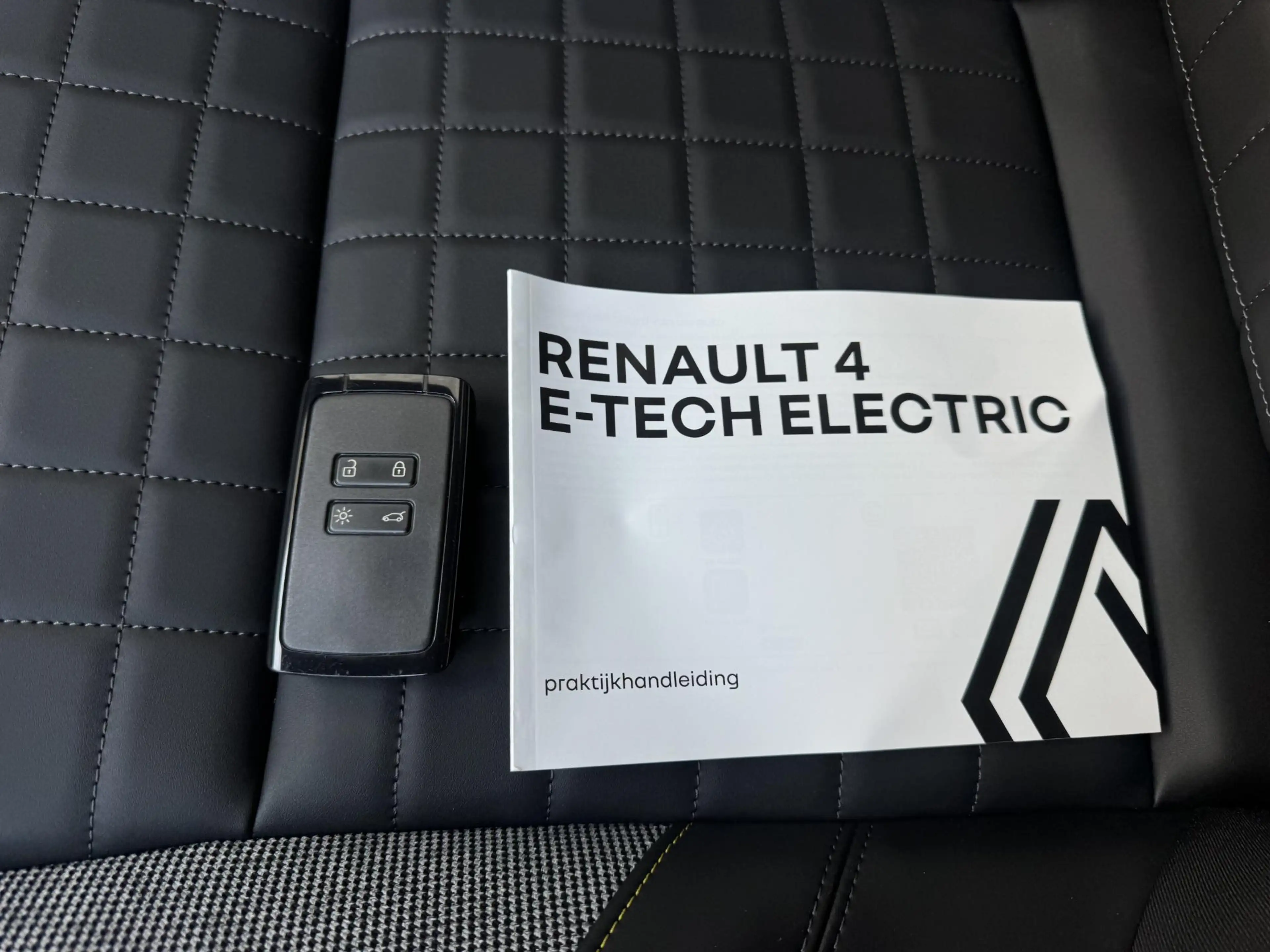 Renault R 4 Comfort Range Iconic 52 kWh | Demo | Harman / Kard — photo 13