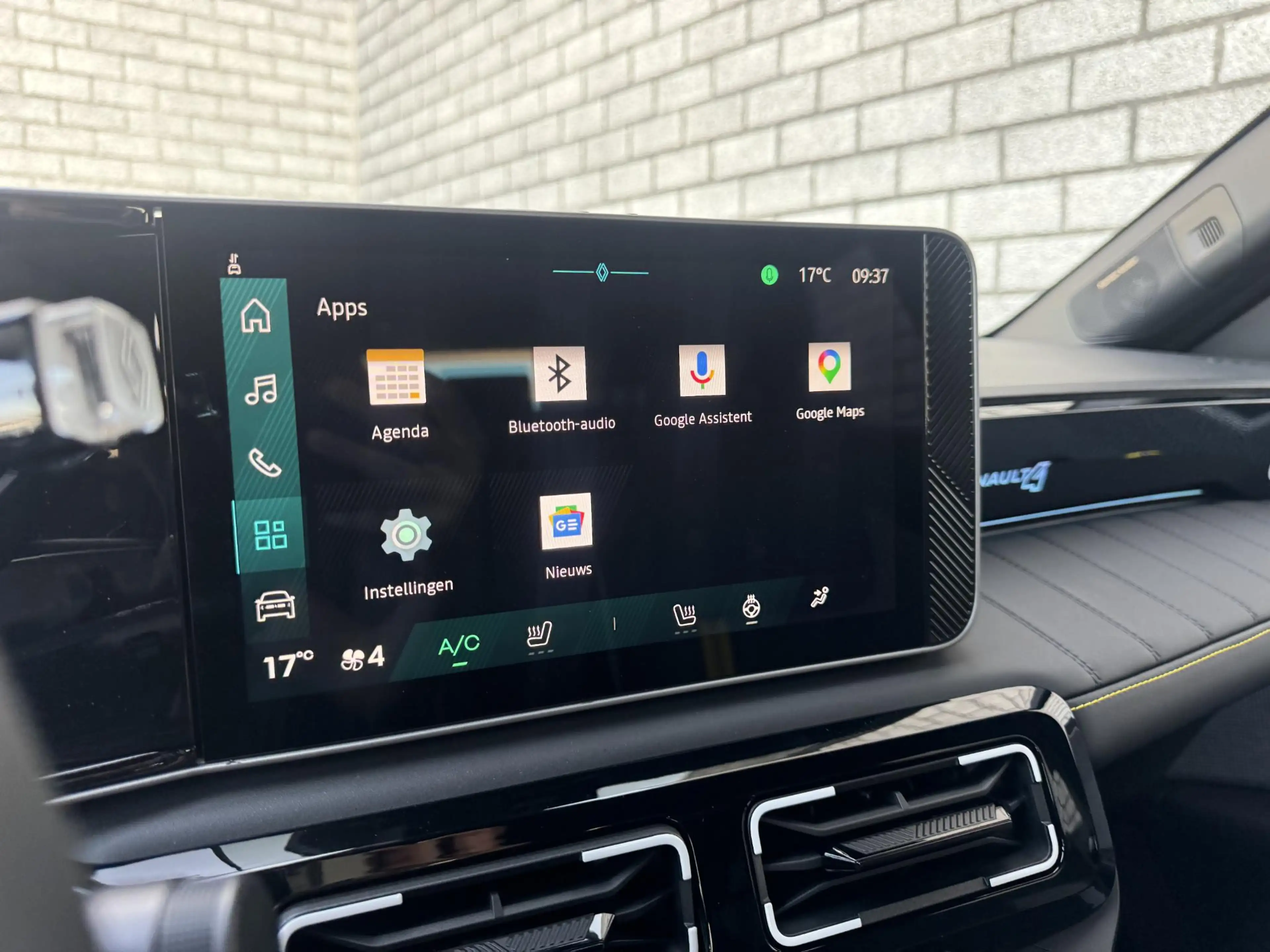 Renault R 4 Comfort Range Iconic 52 kWh | Demo | Harman / Kard — photo 31