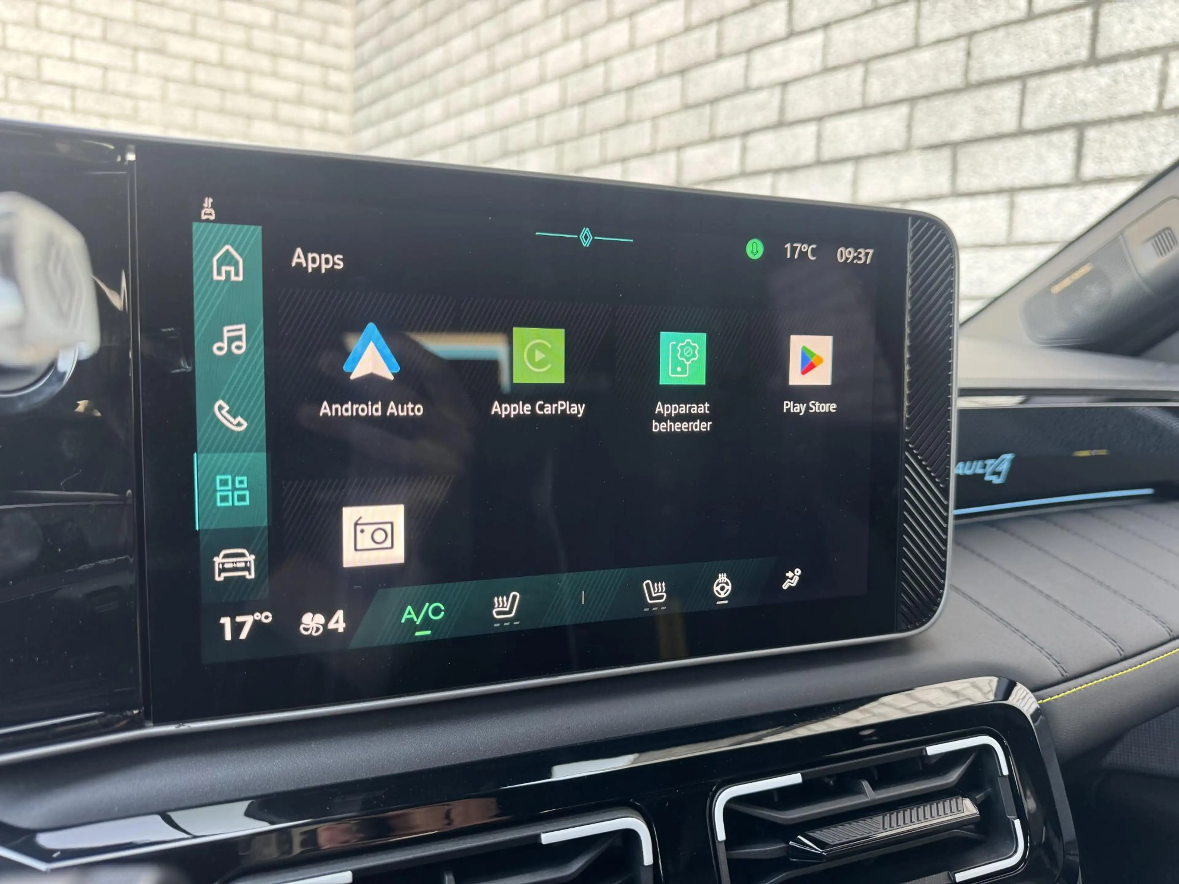 Renault R 4 Comfort Range Iconic 52 kWh | Demo | Harman / Kard — photo 29