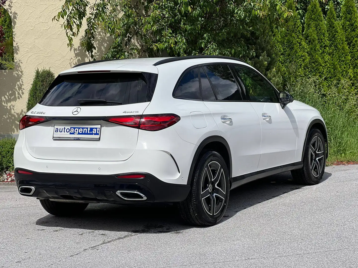 Mercedes-Benz GLC 200 GLC 200 d 4Matic AMG Line Night Paket 360 Grad AHK Weiß - 2