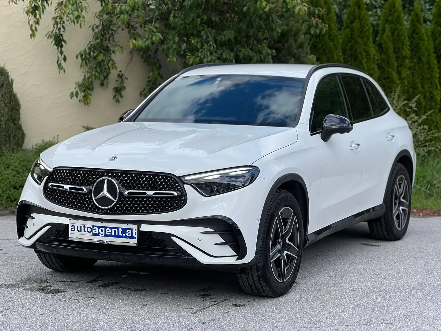 Mercedes-Benz GLC 200 GLC 200 d 4Matic AMG Line Night Paket 360 Grad AHK Weiß - 1