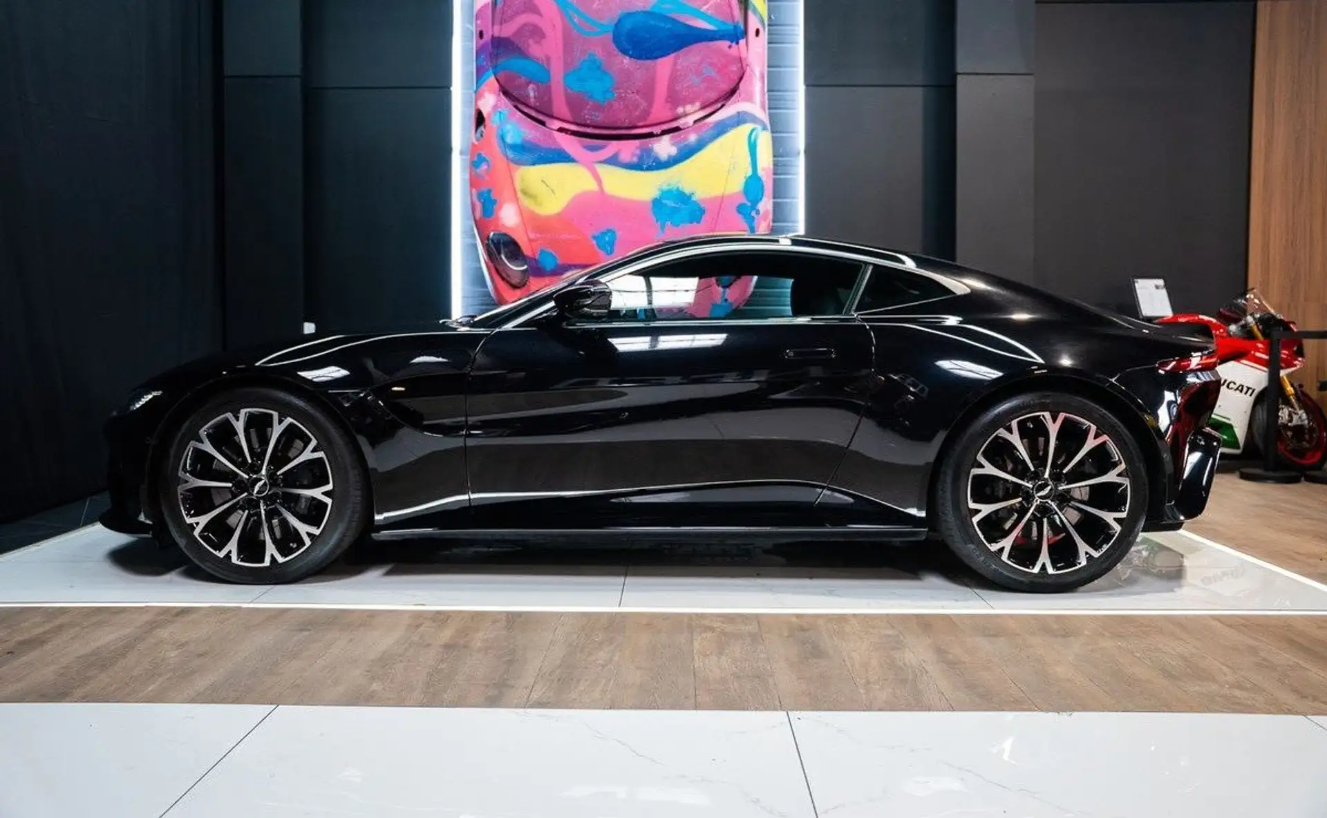애스턴마틴 밴티지 V8 Coupe 2020 검정 사진 4